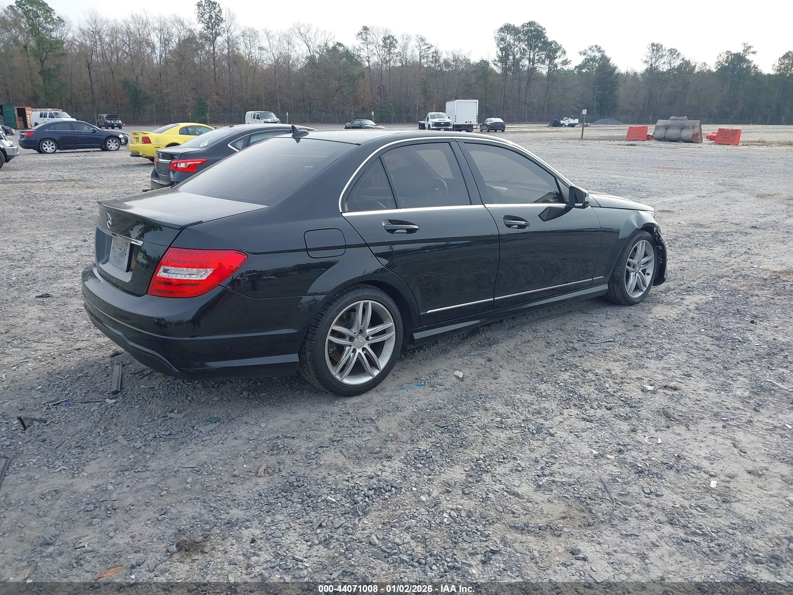 MERCEDES-BENZ C-CLASS image 4