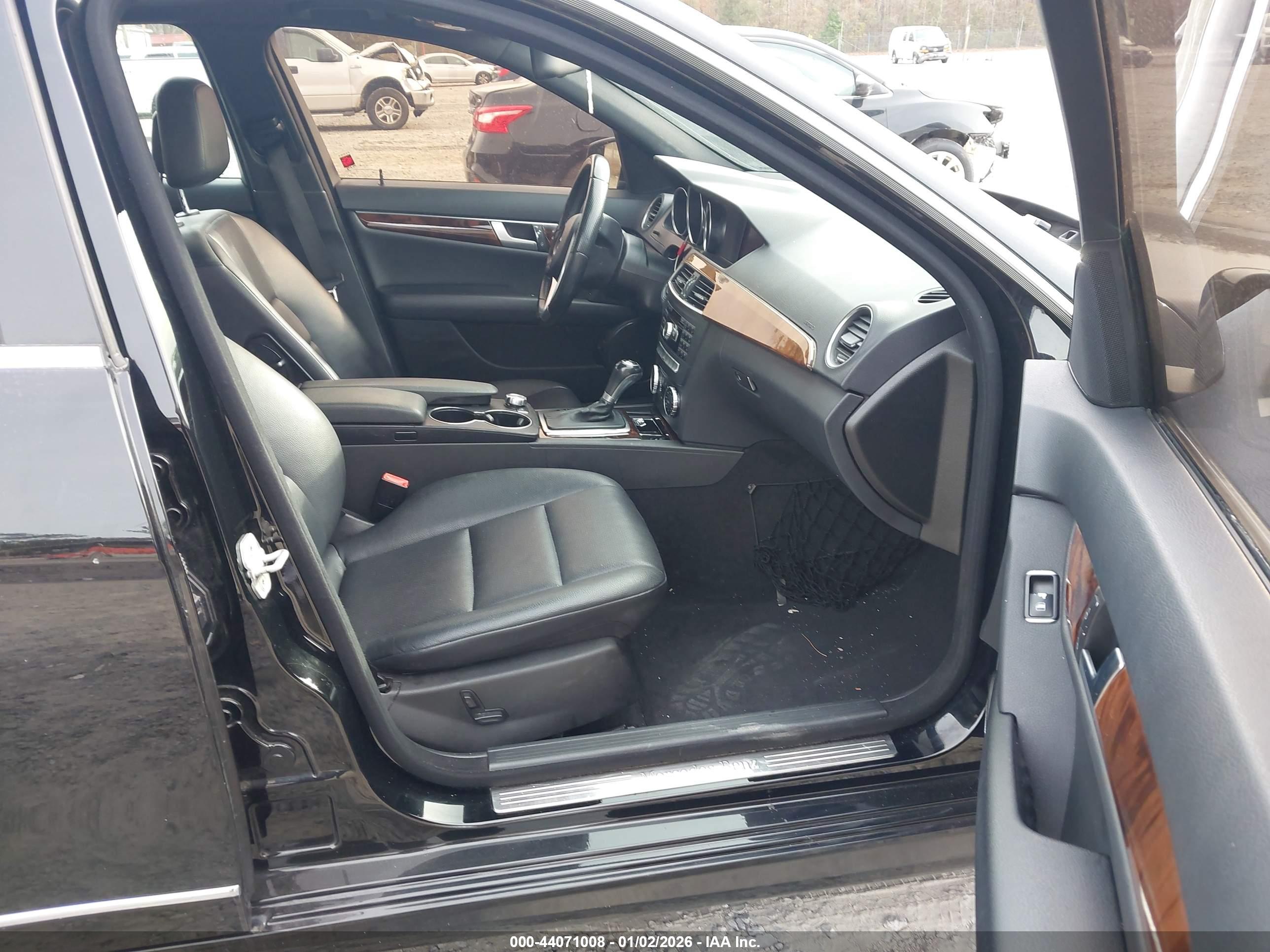 MERCEDES-BENZ C-CLASS image 5