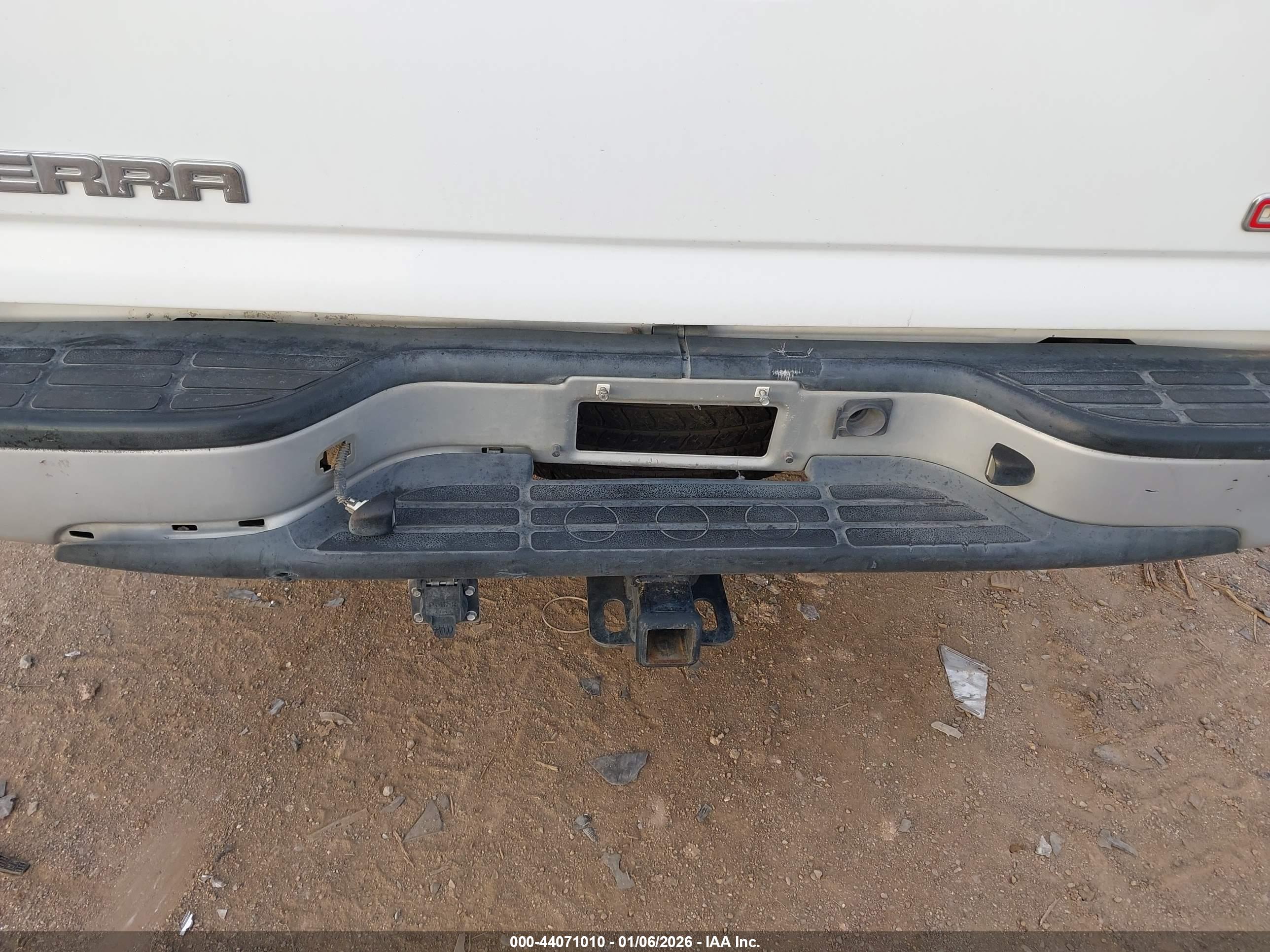 GMC SIERRA image 6