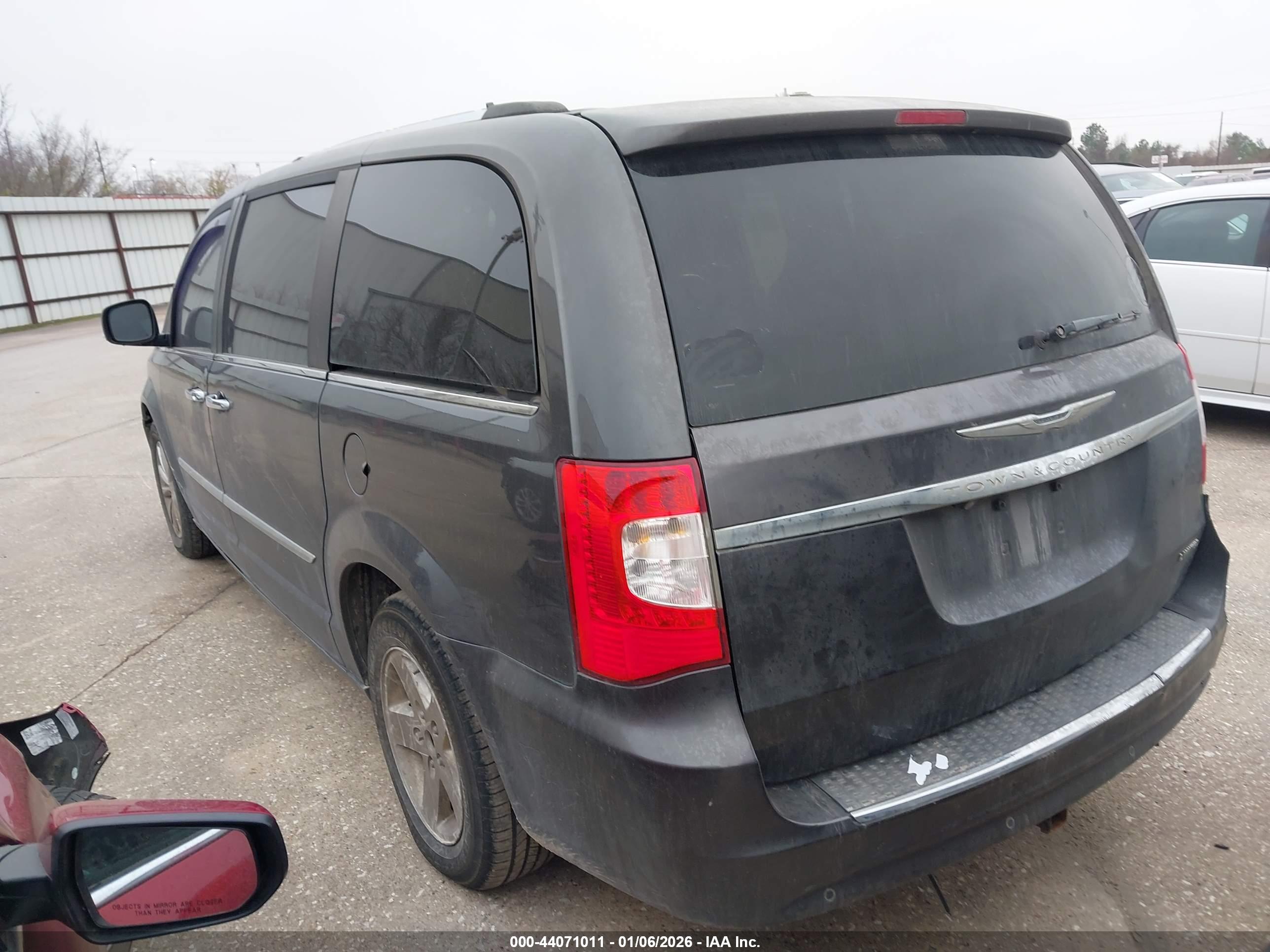 CHRYSLER TOWN image 3