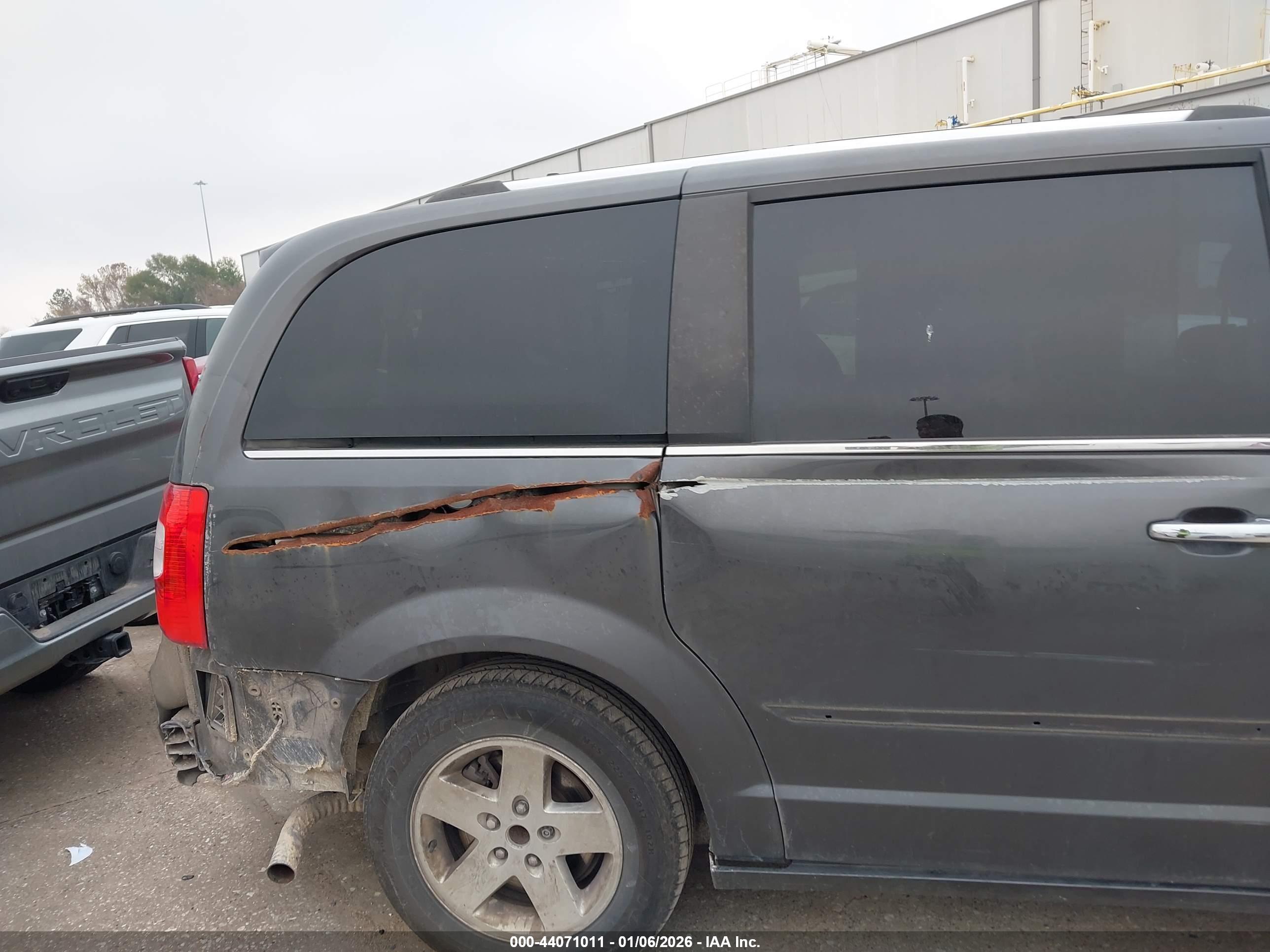 CHRYSLER TOWN image 6