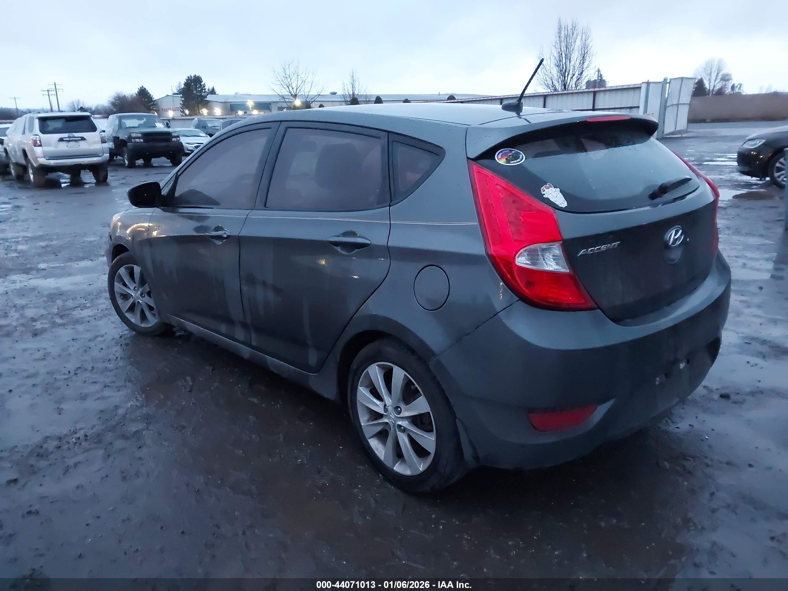 HYUNDAI ACCENT image 3
