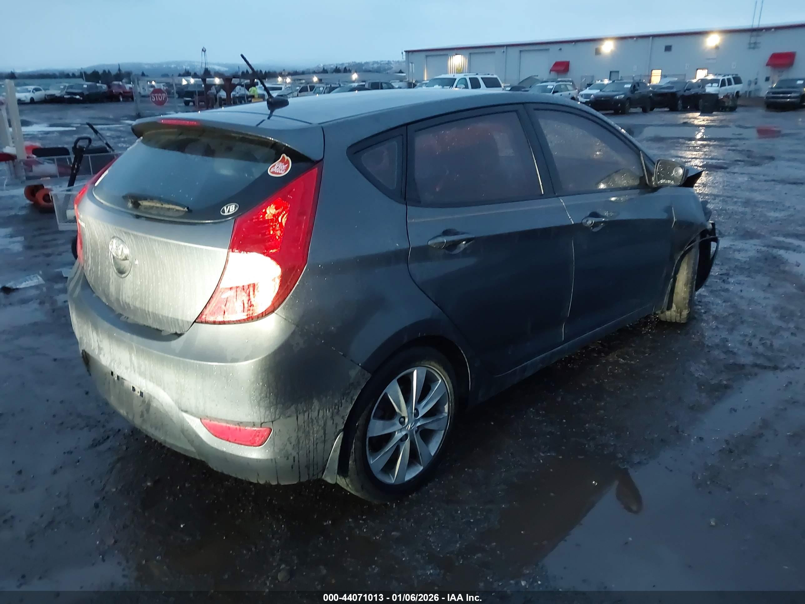 HYUNDAI ACCENT image 4