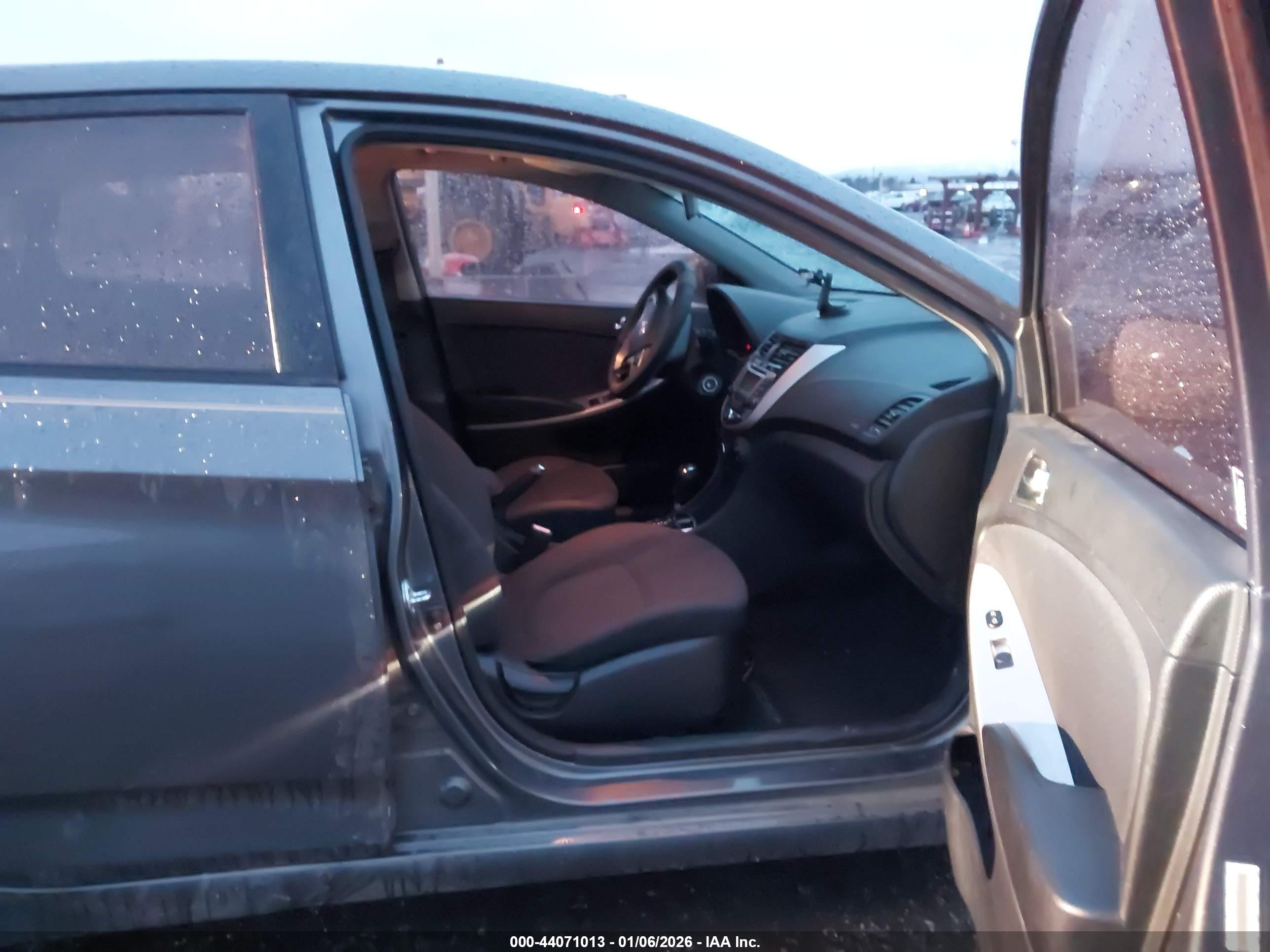 HYUNDAI ACCENT image 5