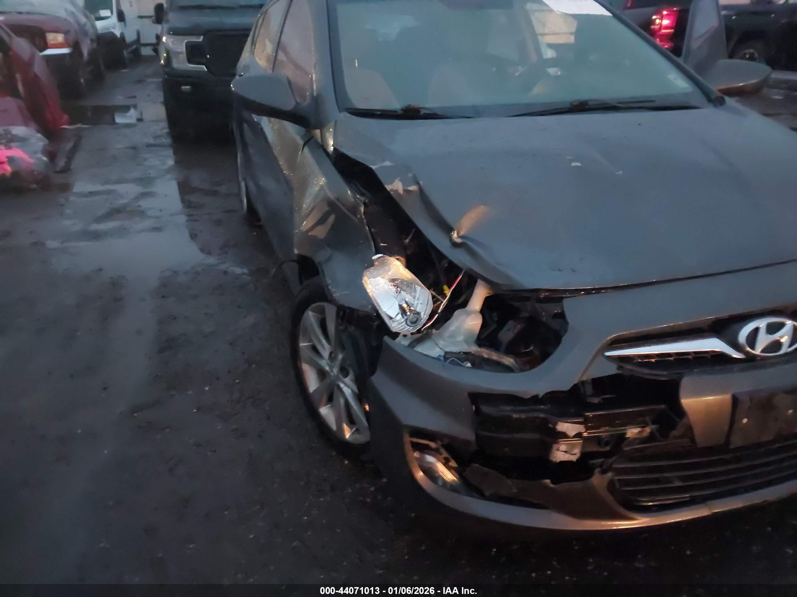 HYUNDAI ACCENT image 6