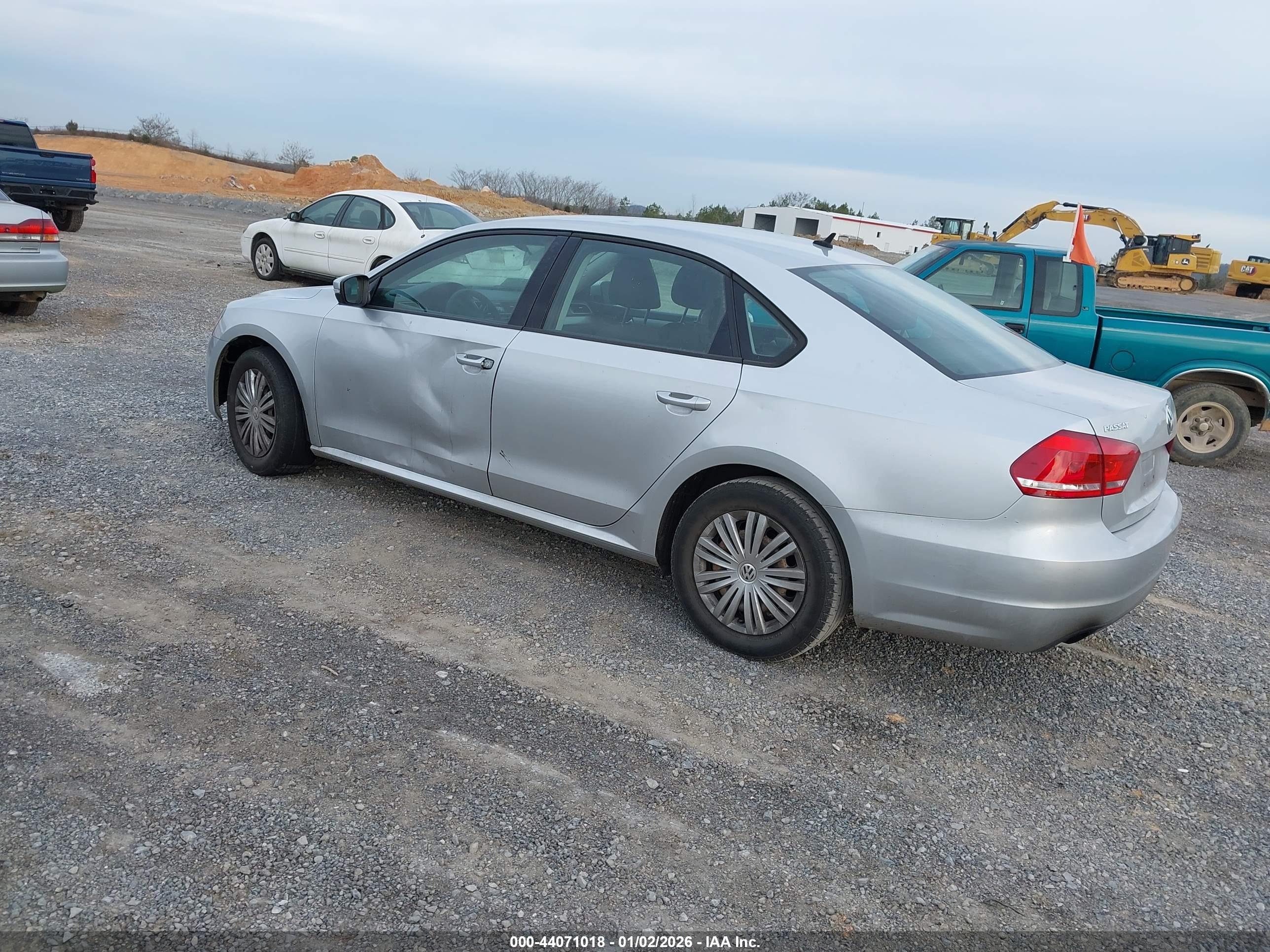VOLKSWAGEN PASSAT image 3