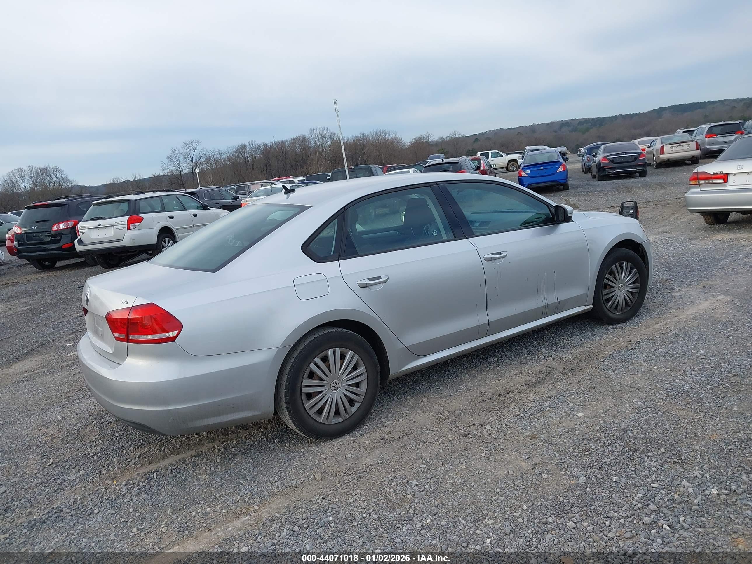 VOLKSWAGEN PASSAT image 4