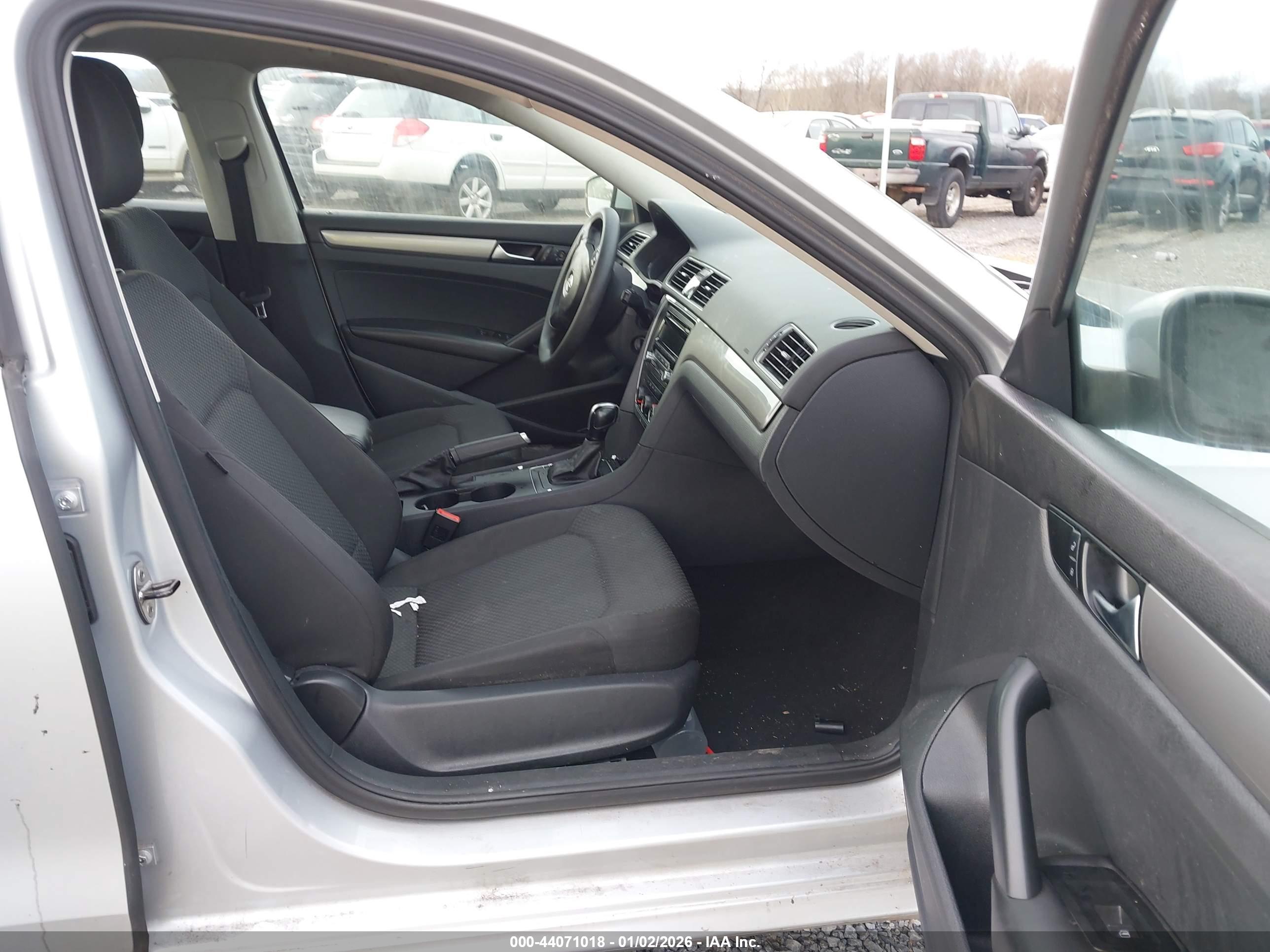 VOLKSWAGEN PASSAT image 5