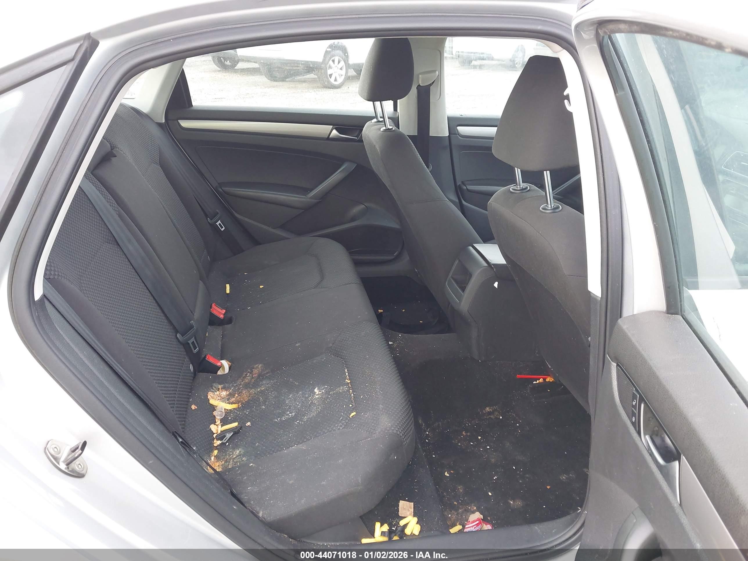 VOLKSWAGEN PASSAT image 8