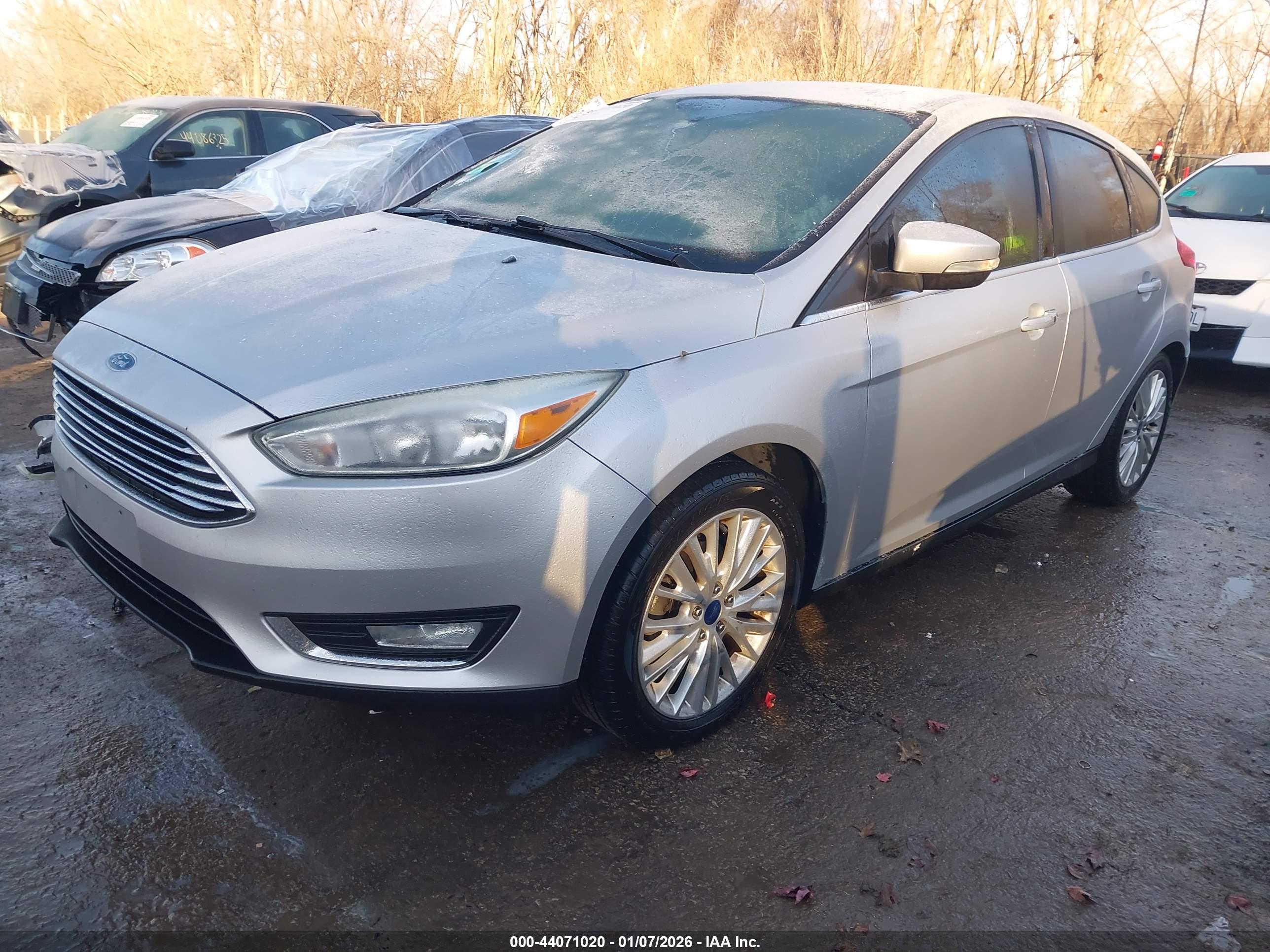 FORD FOCUS image 2