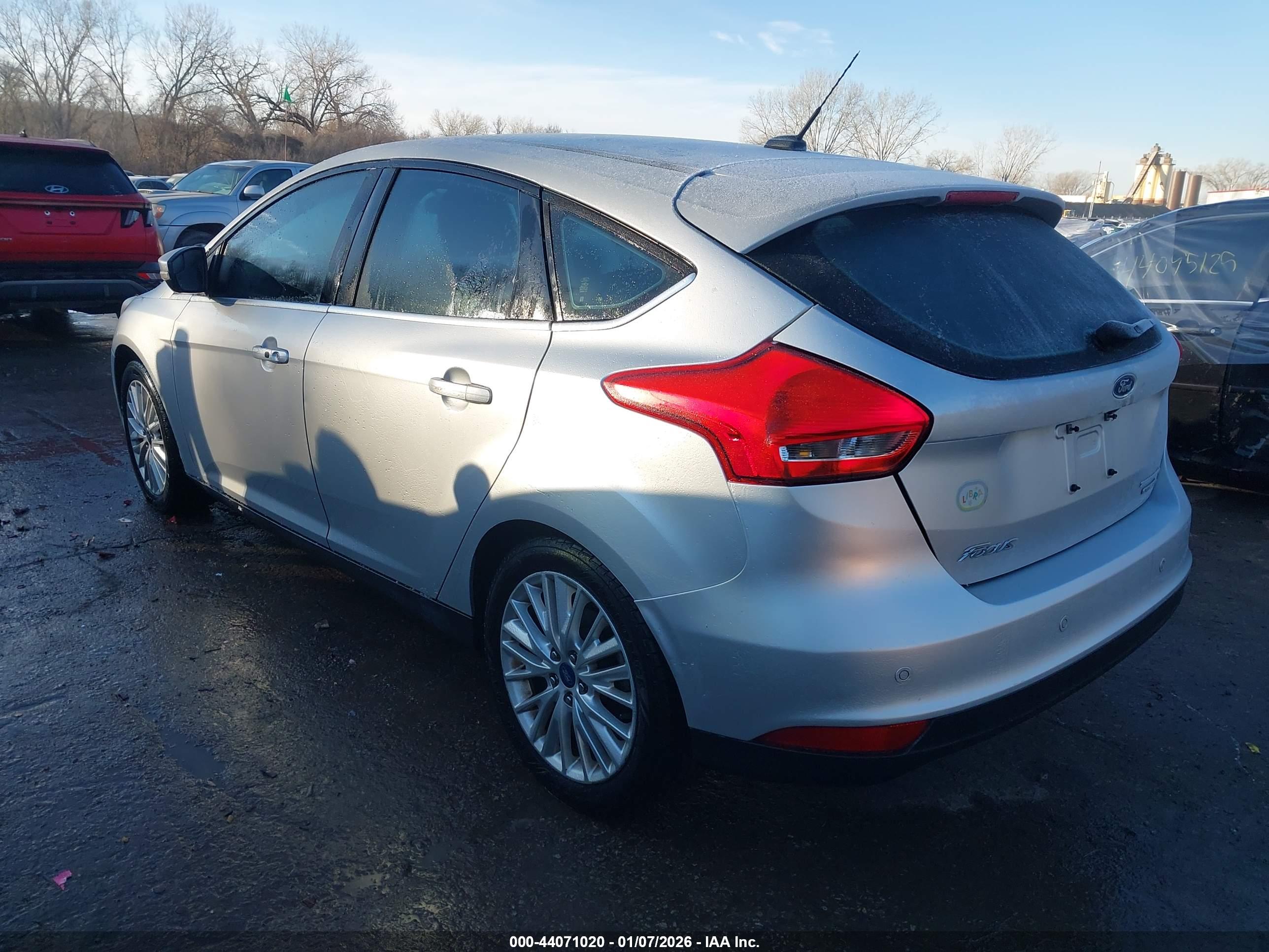 FORD FOCUS image 3