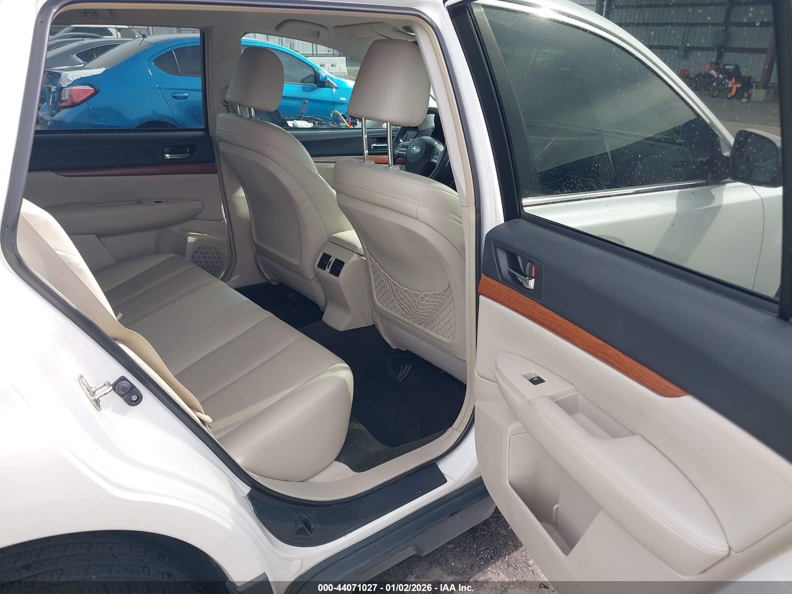 SUBARU OUTBACK image 8