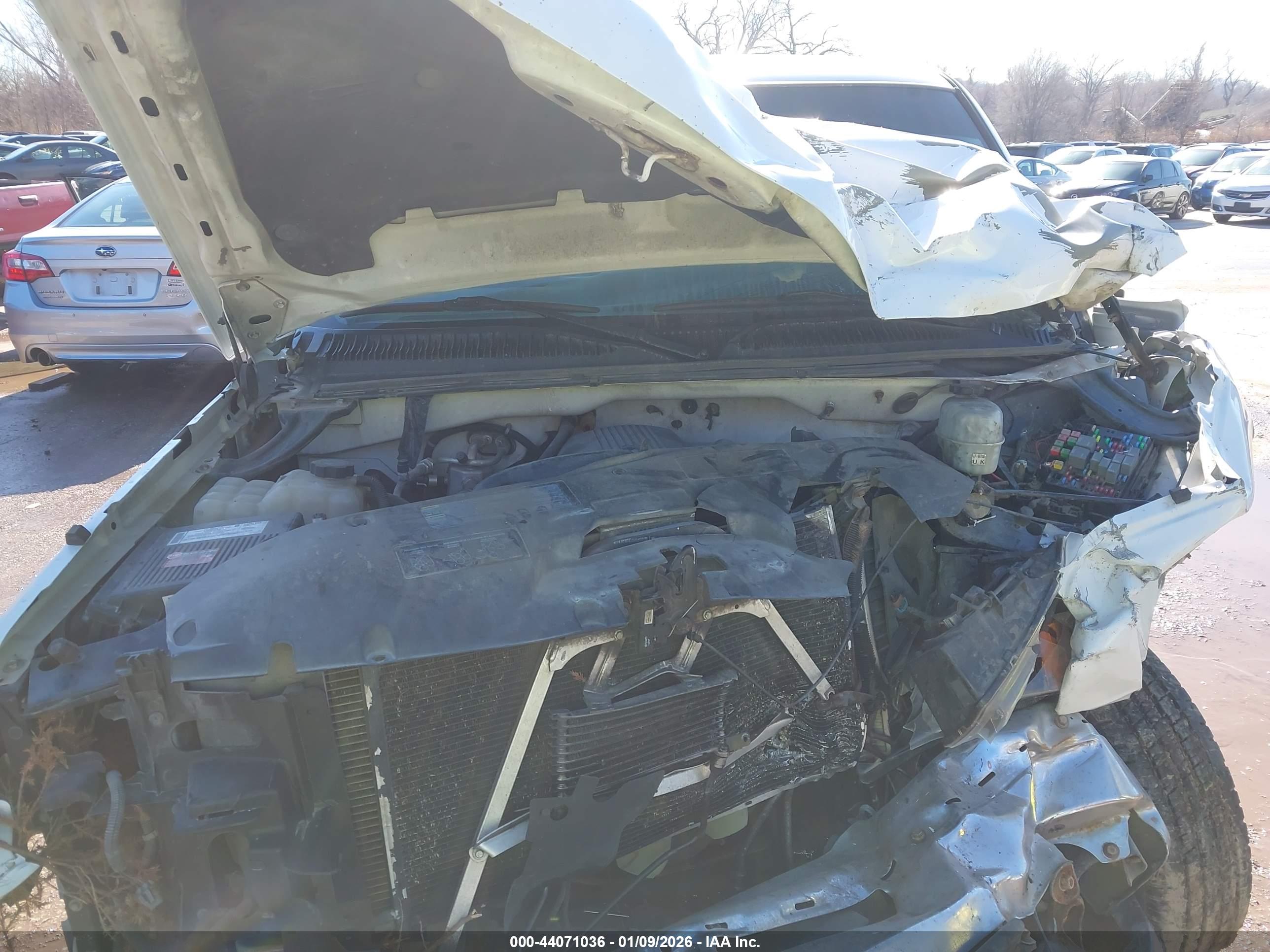 CHEVROLET SILVERADO image 10