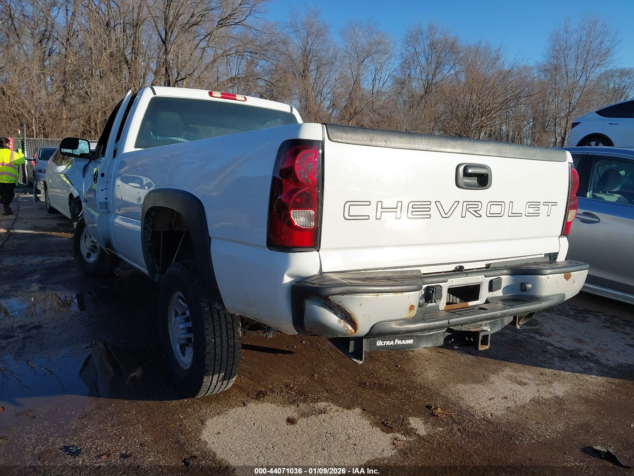 CHEVROLET SILVERADO image 3