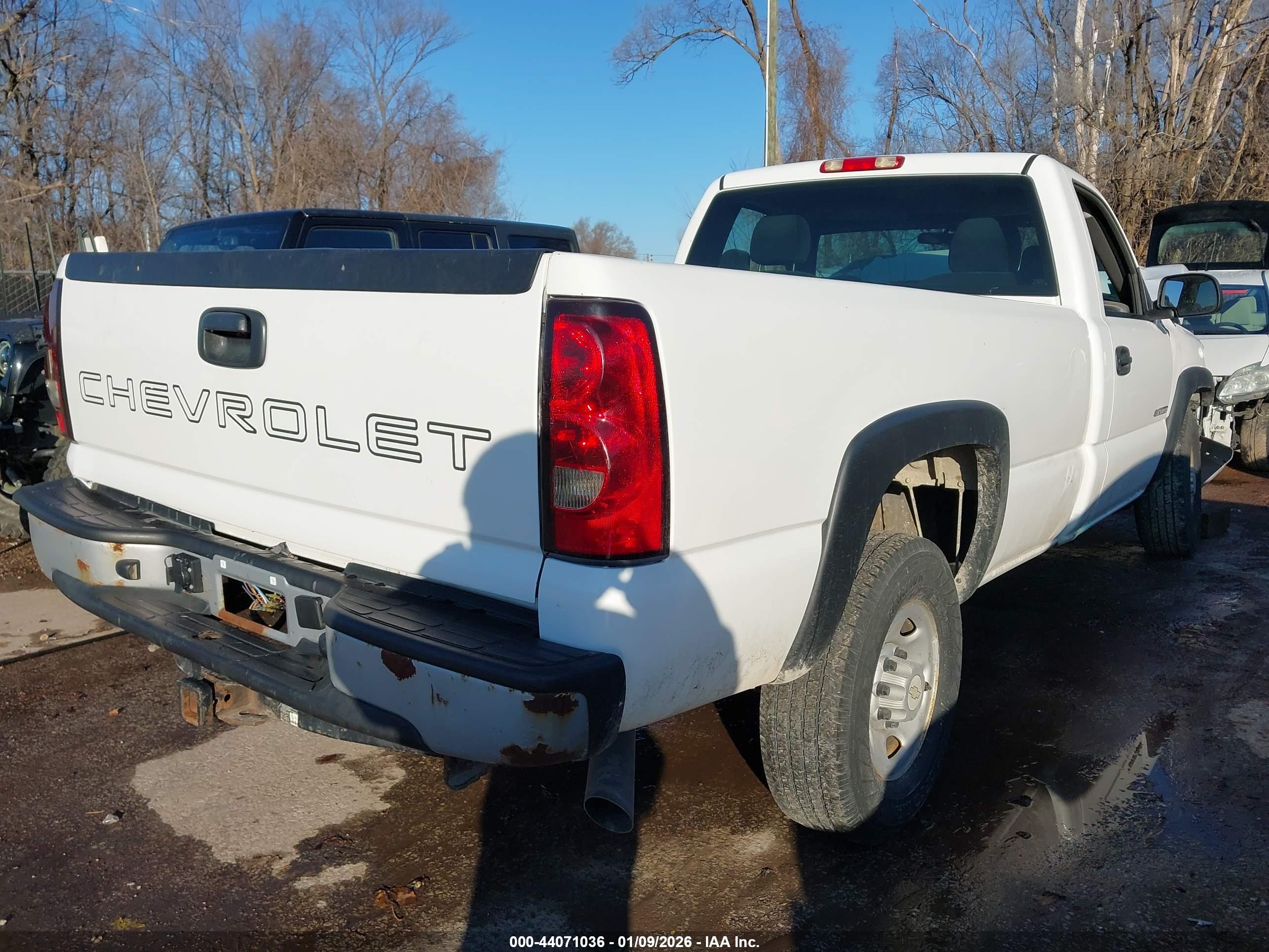 CHEVROLET SILVERADO image 4