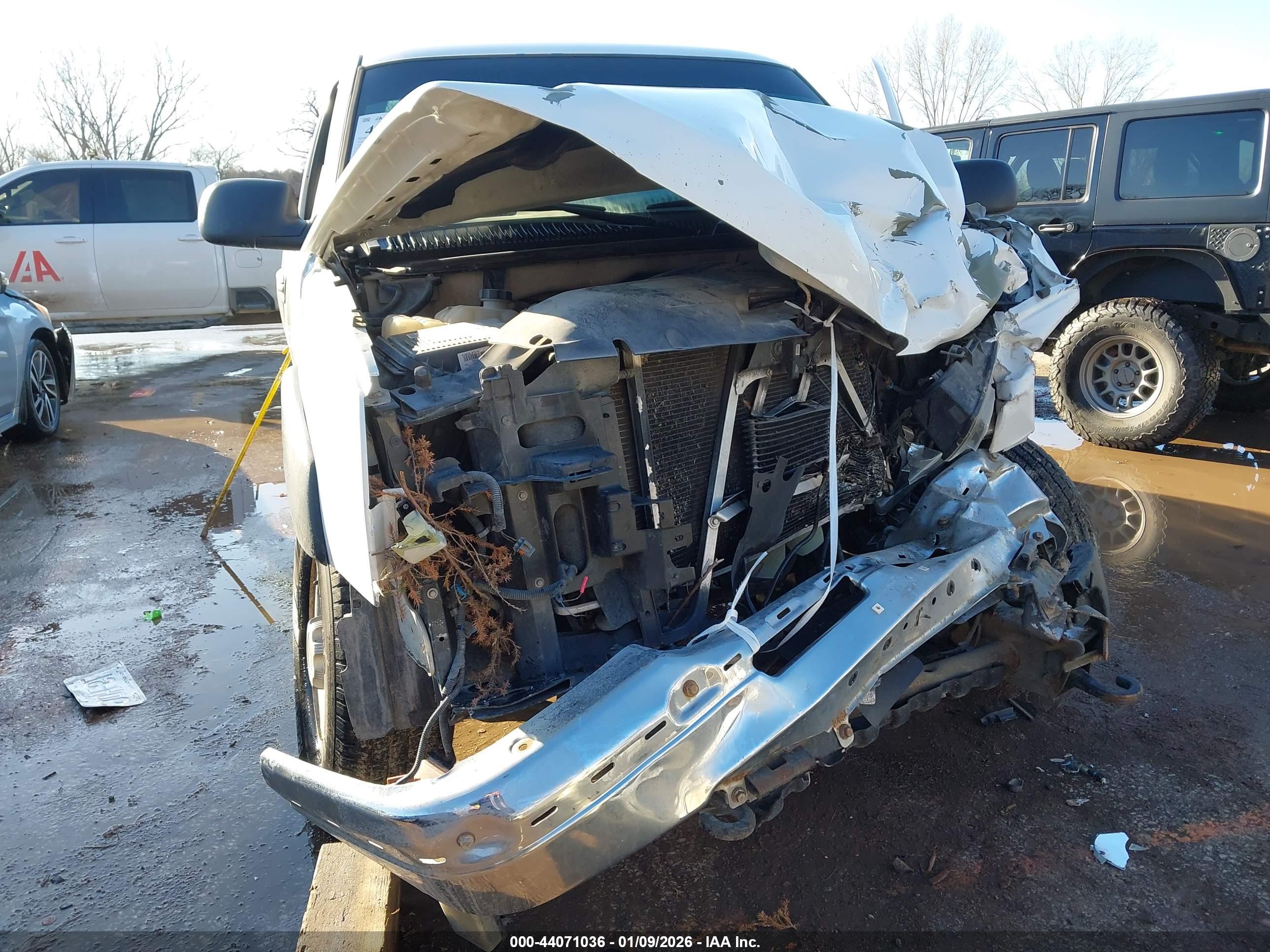 CHEVROLET SILVERADO image 6