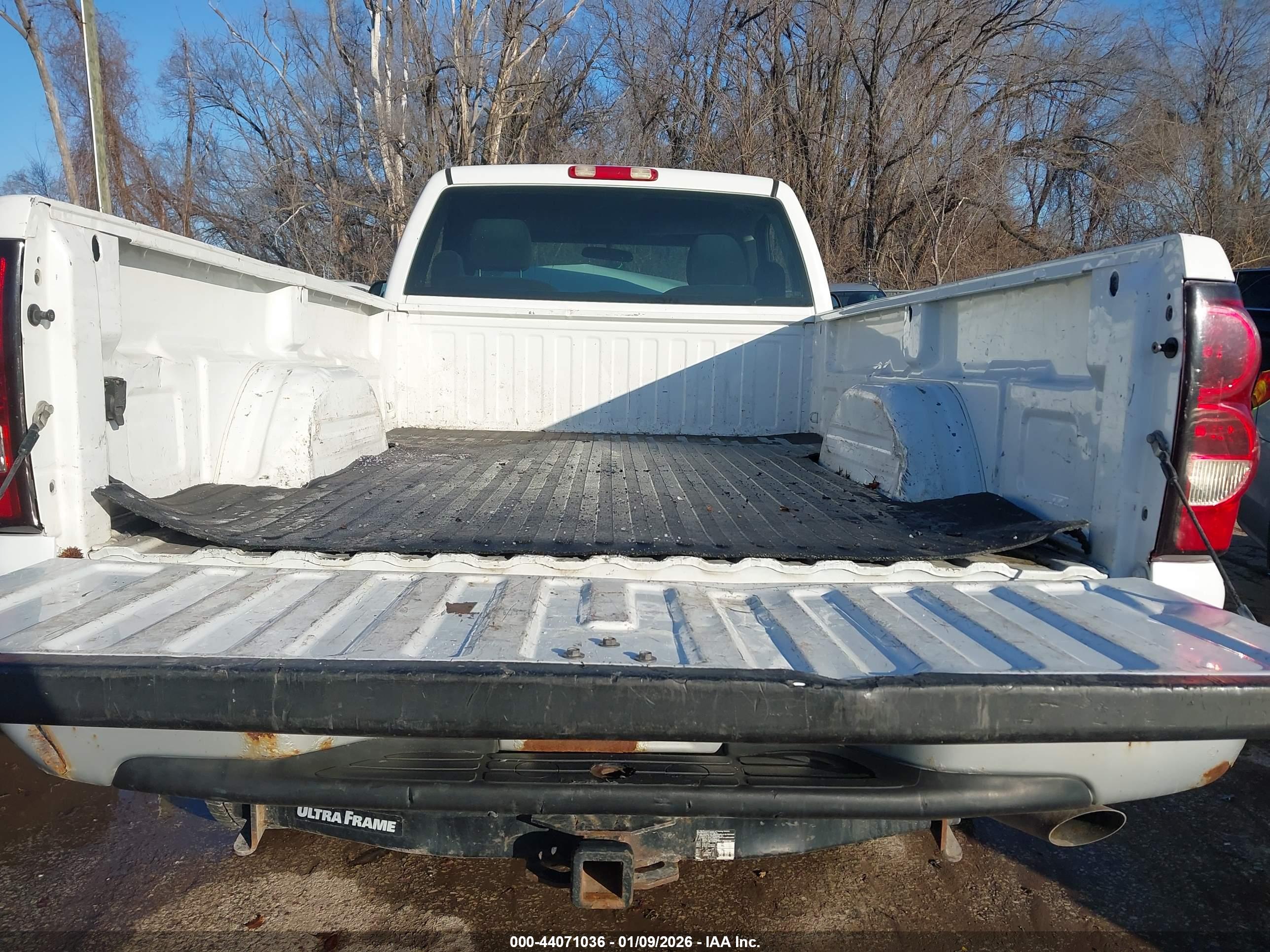 CHEVROLET SILVERADO image 8
