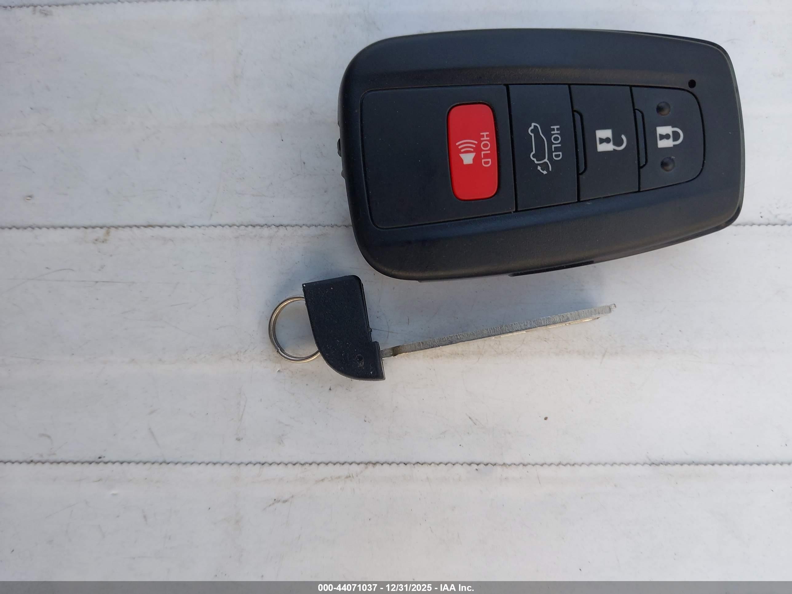 TOYOTA RAV4 image 11