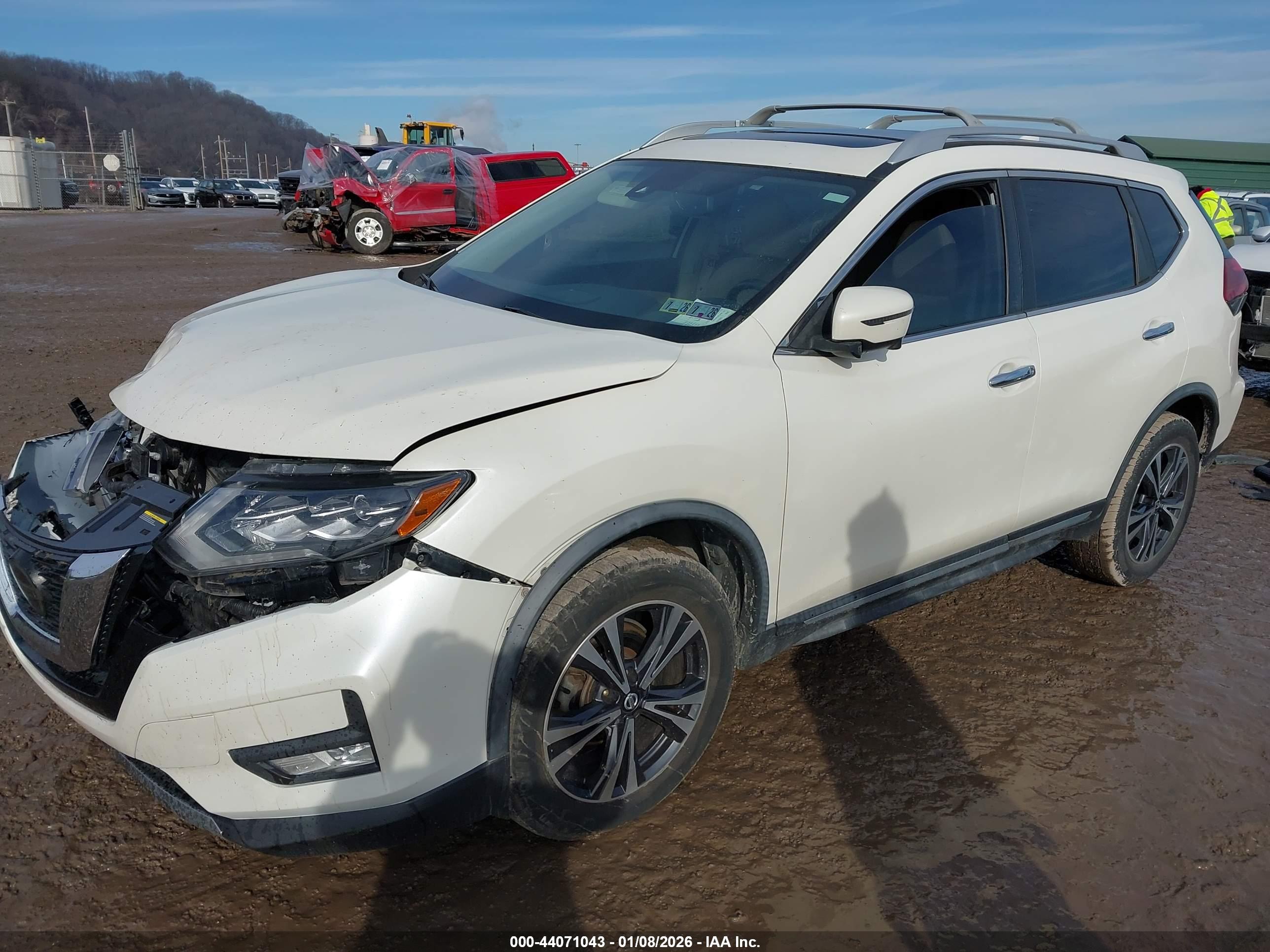 NISSAN ROGUE image 2