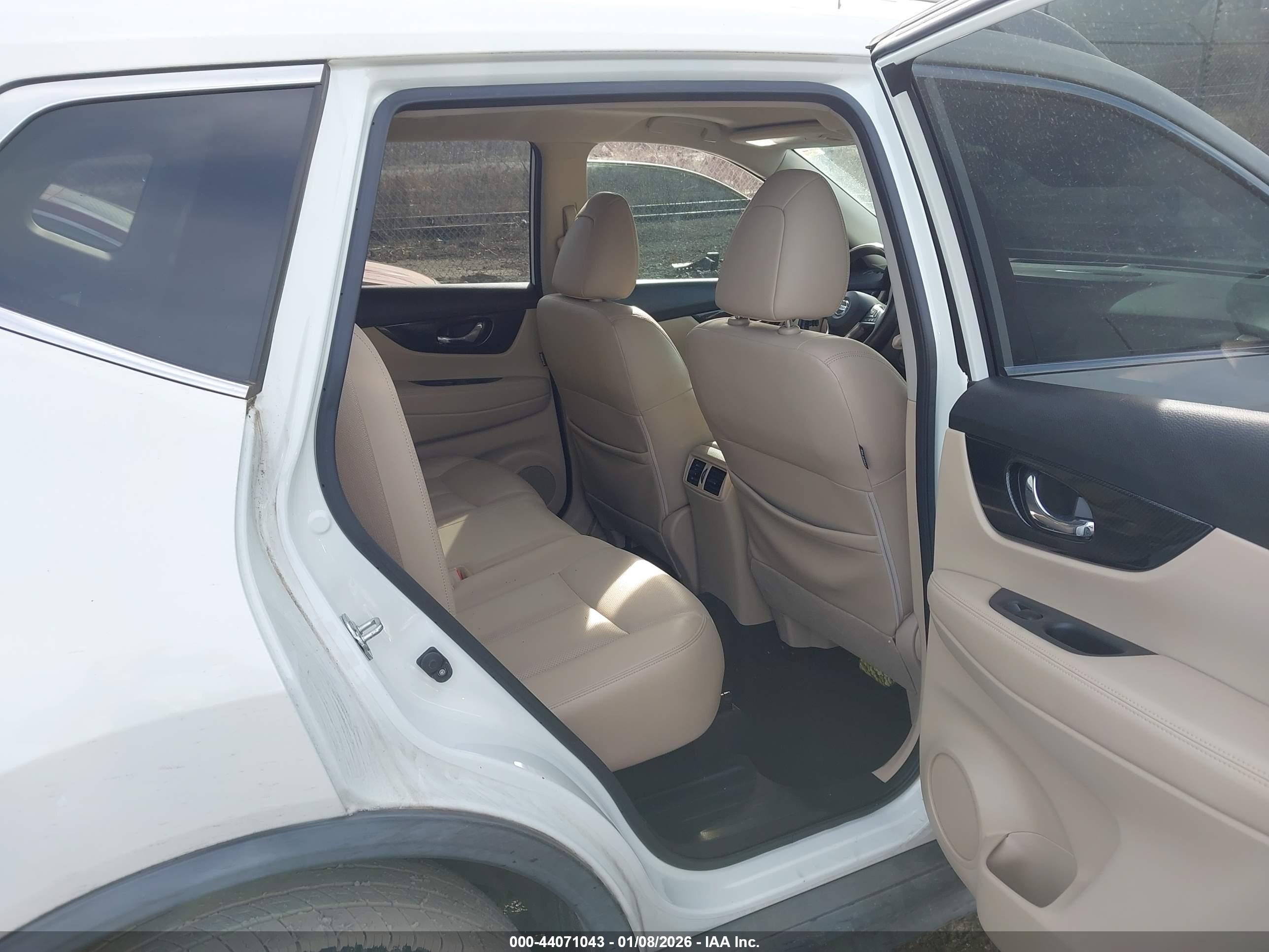 NISSAN ROGUE image 8