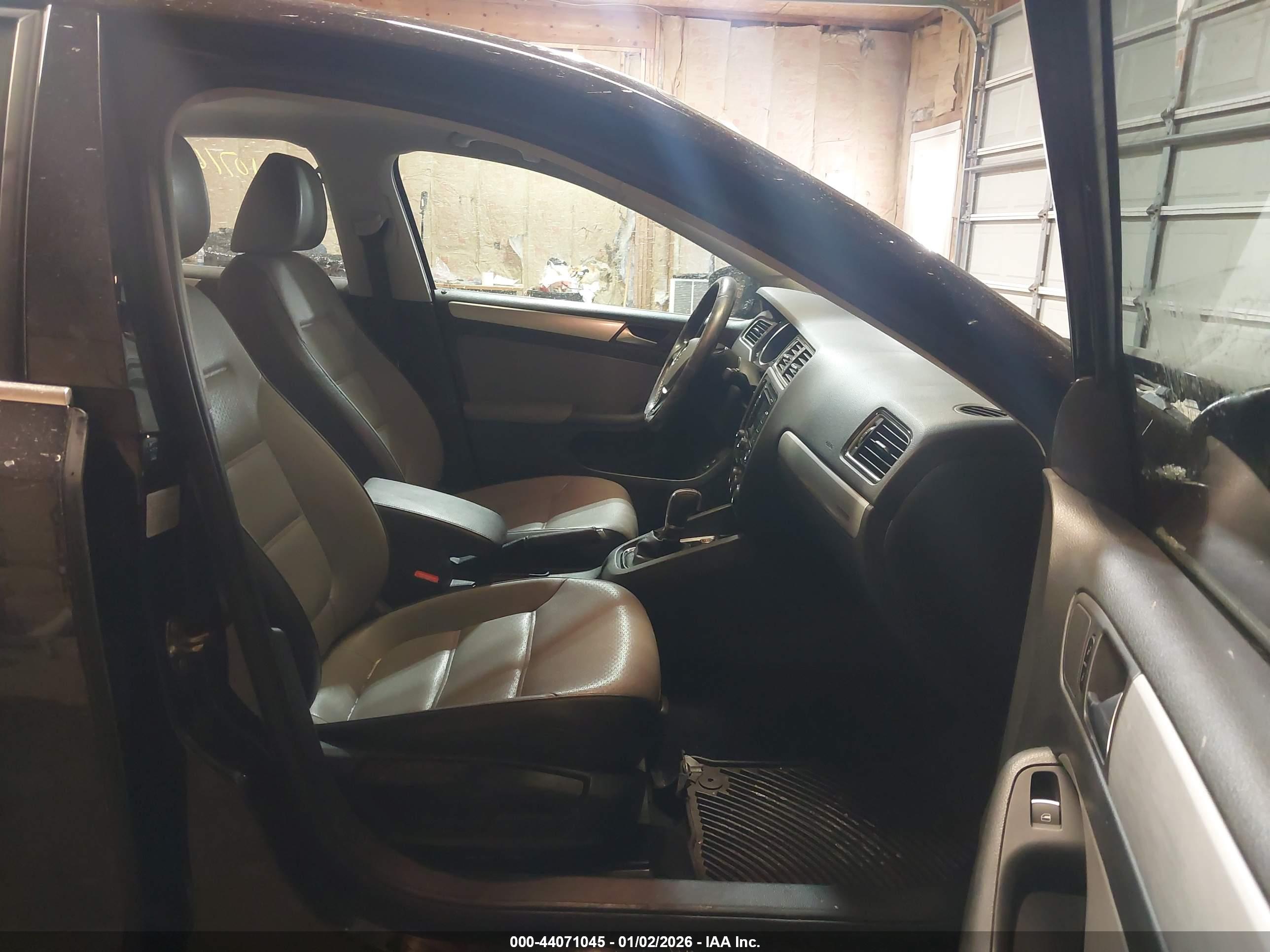 VOLKSWAGEN JETTA image 5