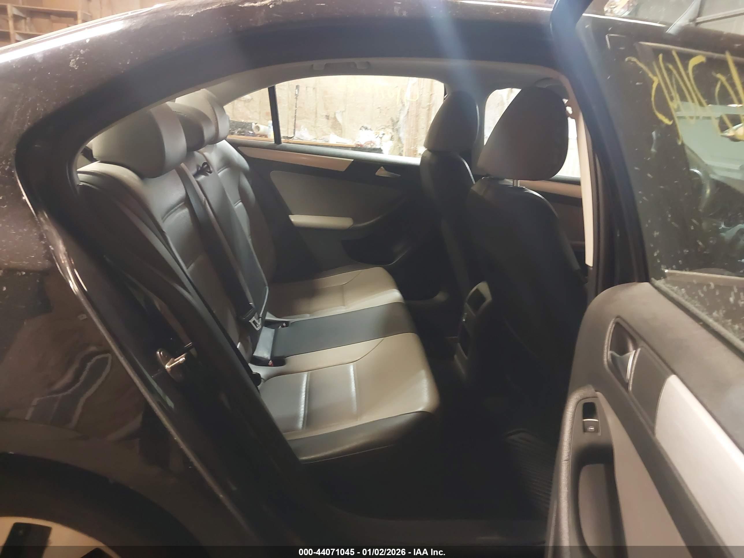 VOLKSWAGEN JETTA image 8