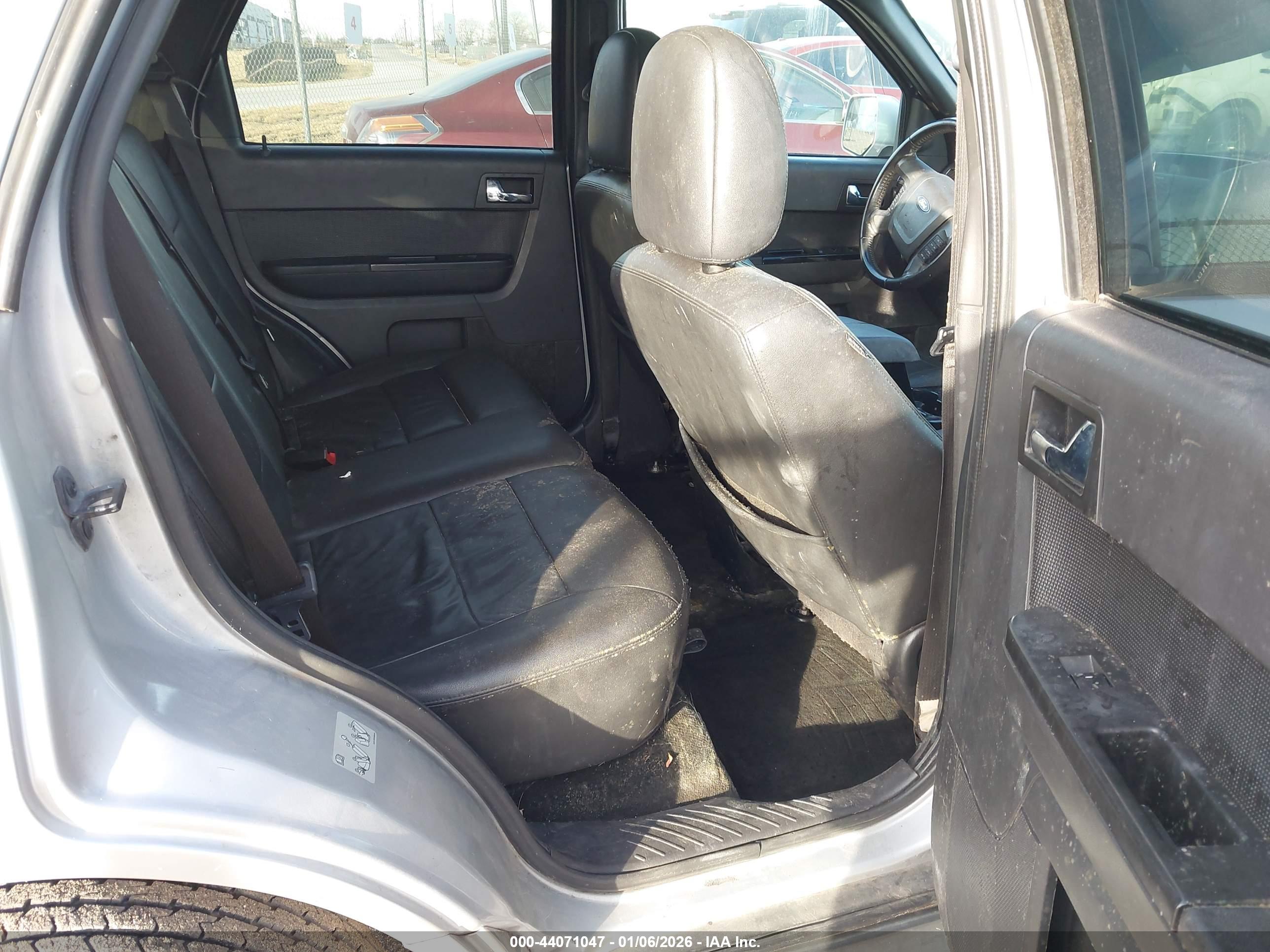 FORD ESCAPE image 8