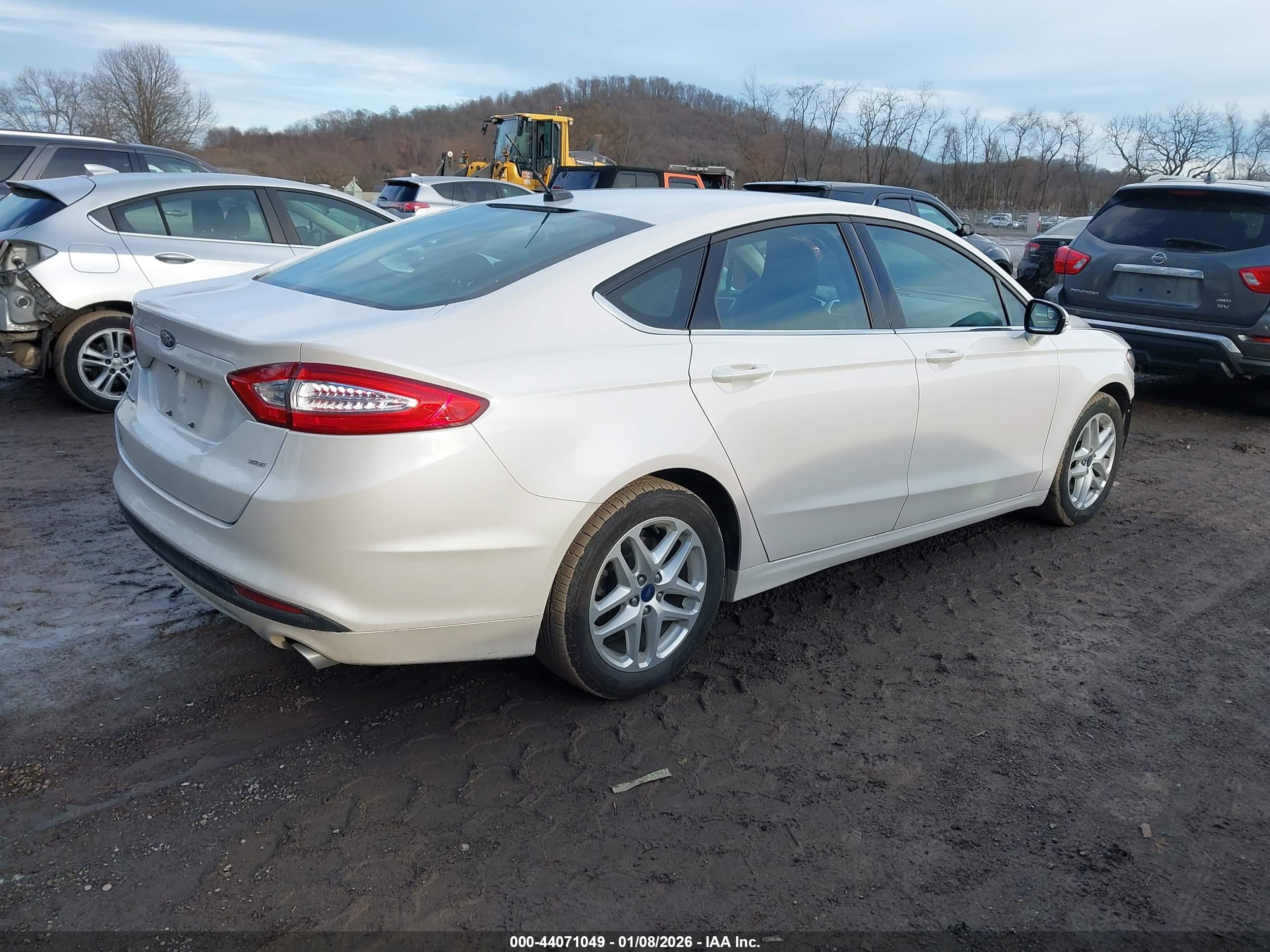 FORD FUSION image 4
