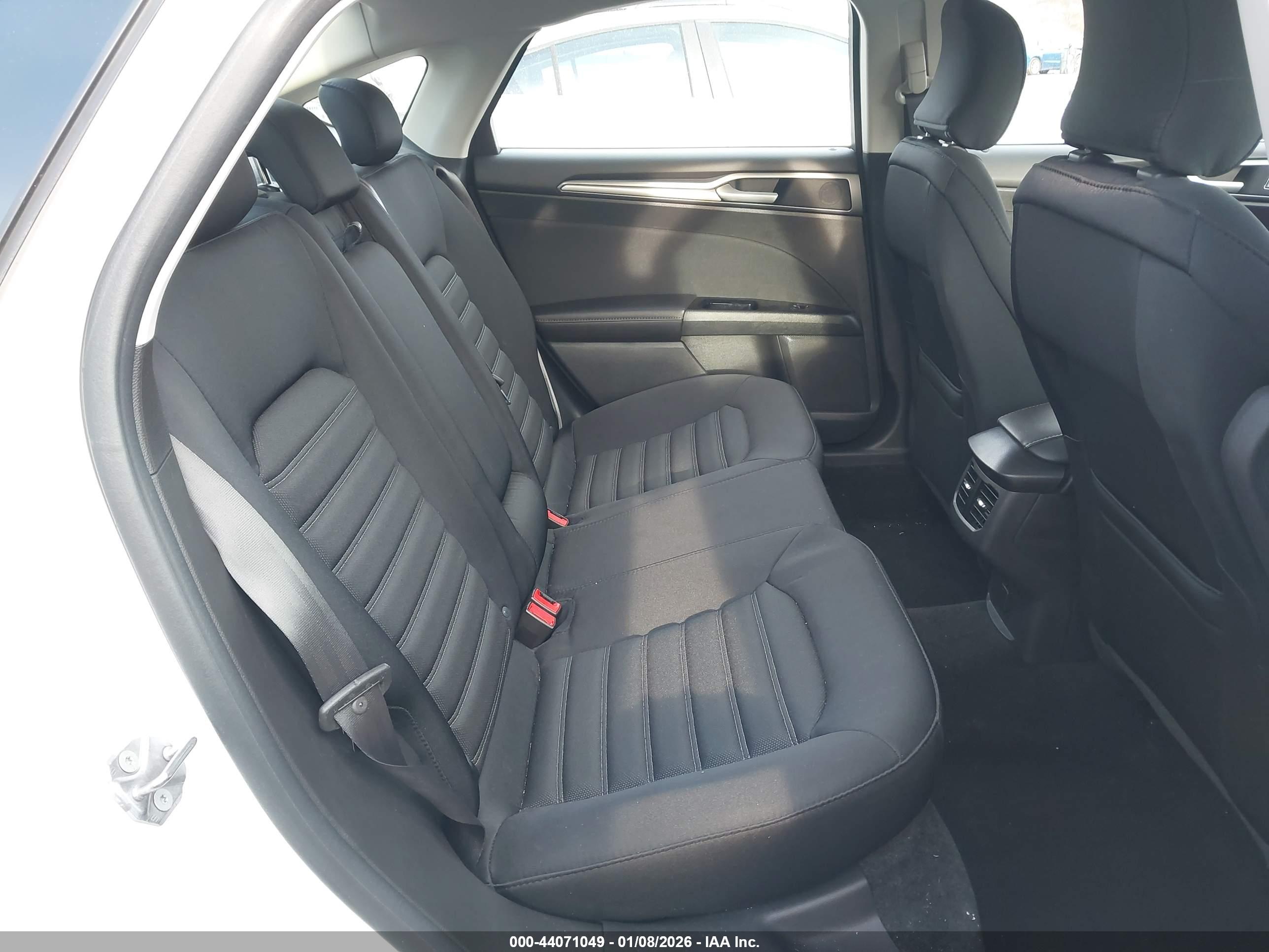 FORD FUSION image 8