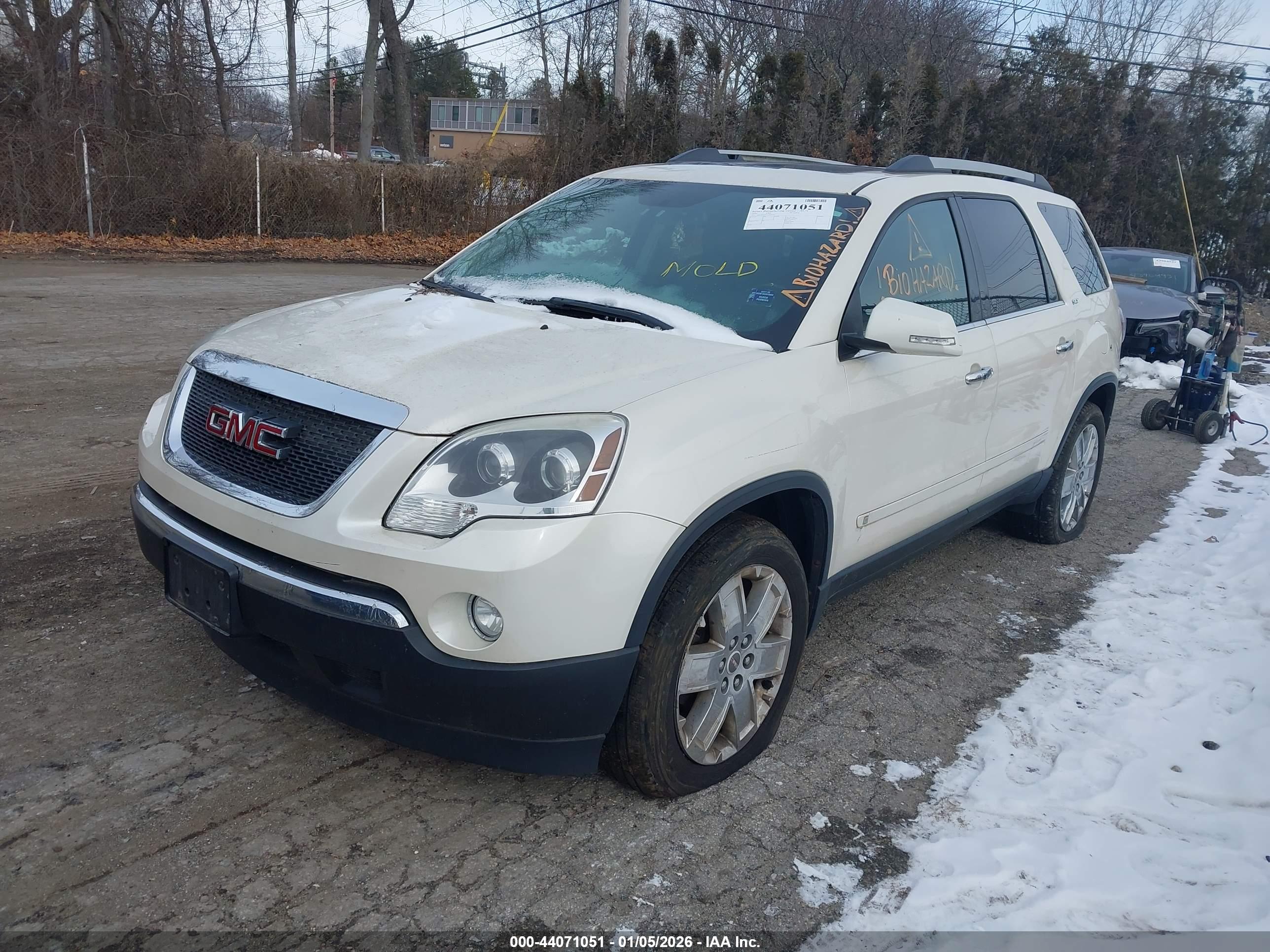 GMC ACADIA image 2