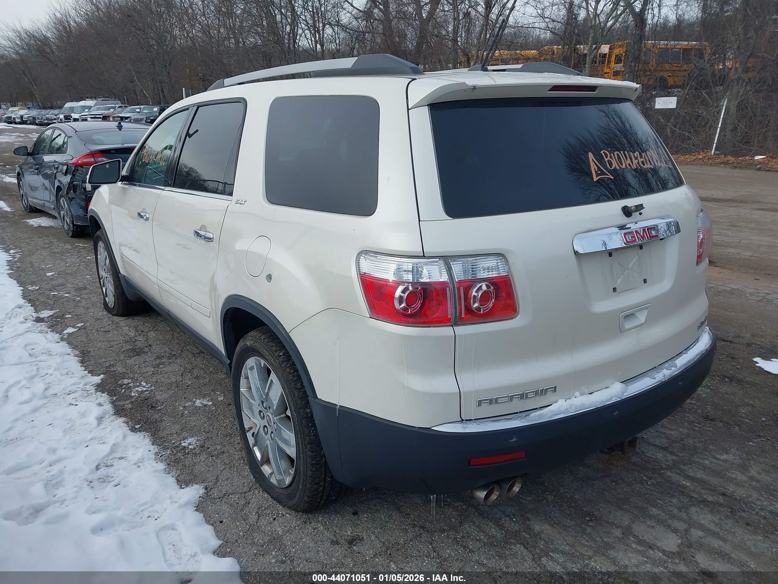GMC ACADIA image 3