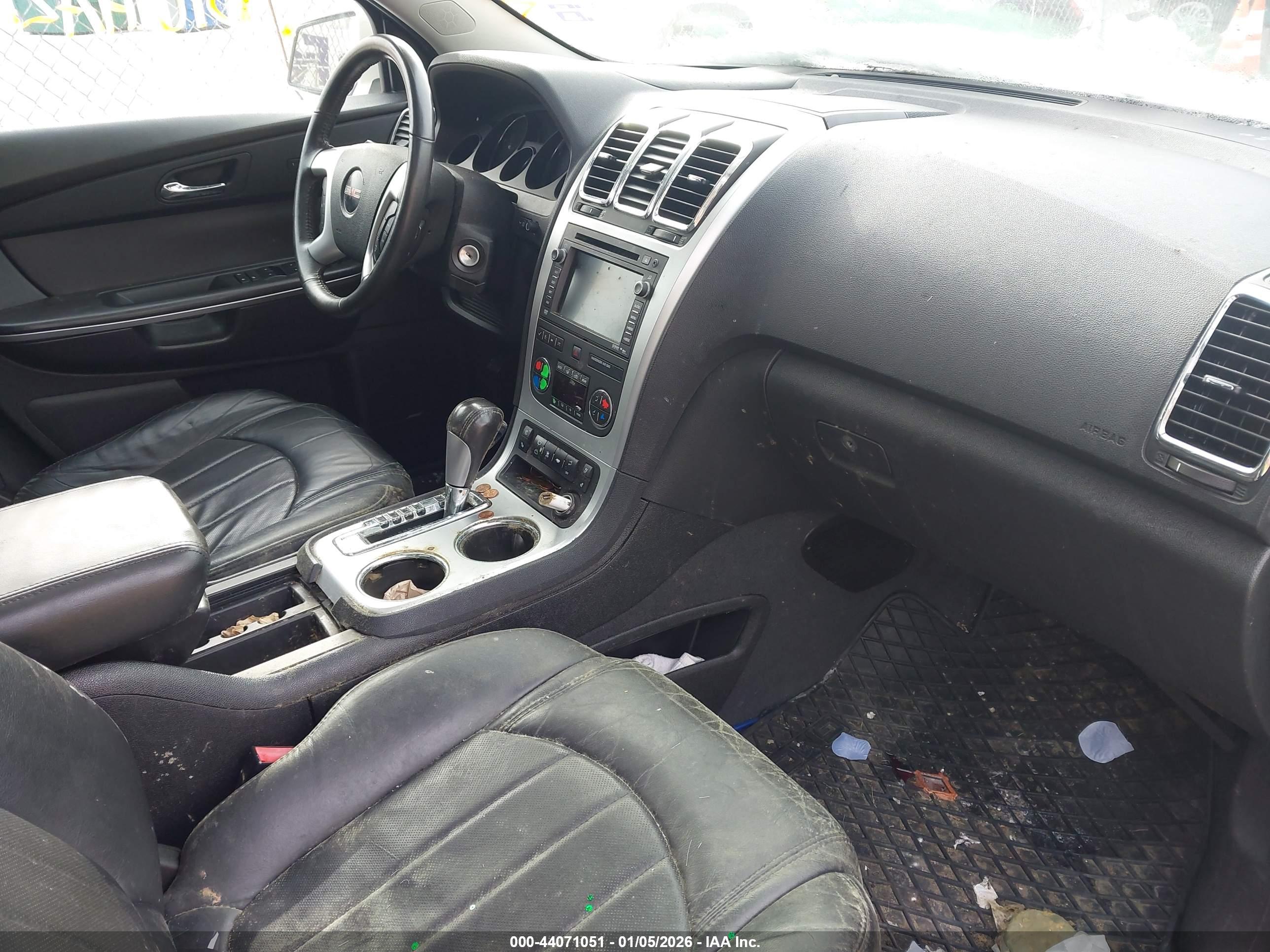 GMC ACADIA image 5