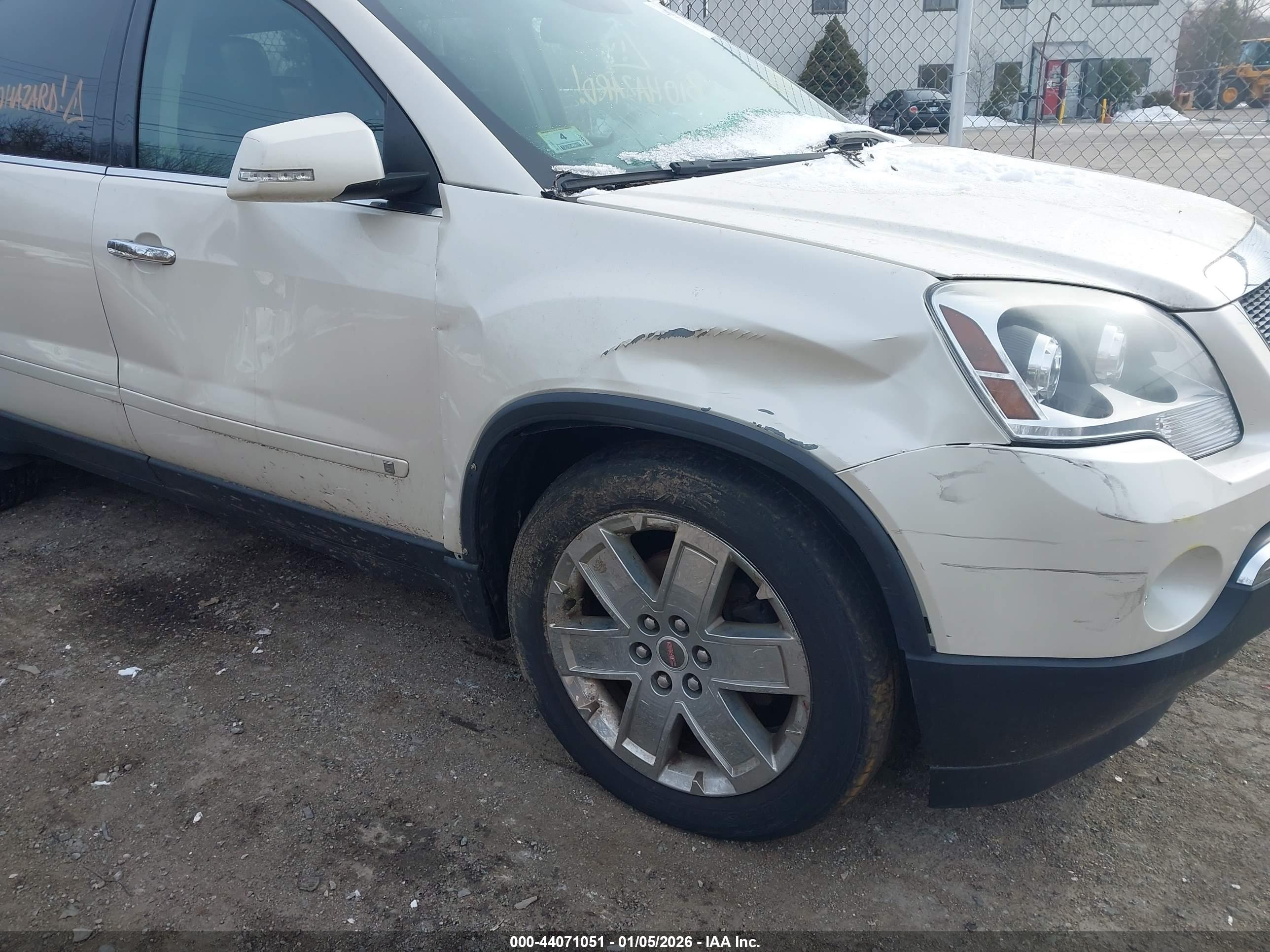 GMC ACADIA image 6