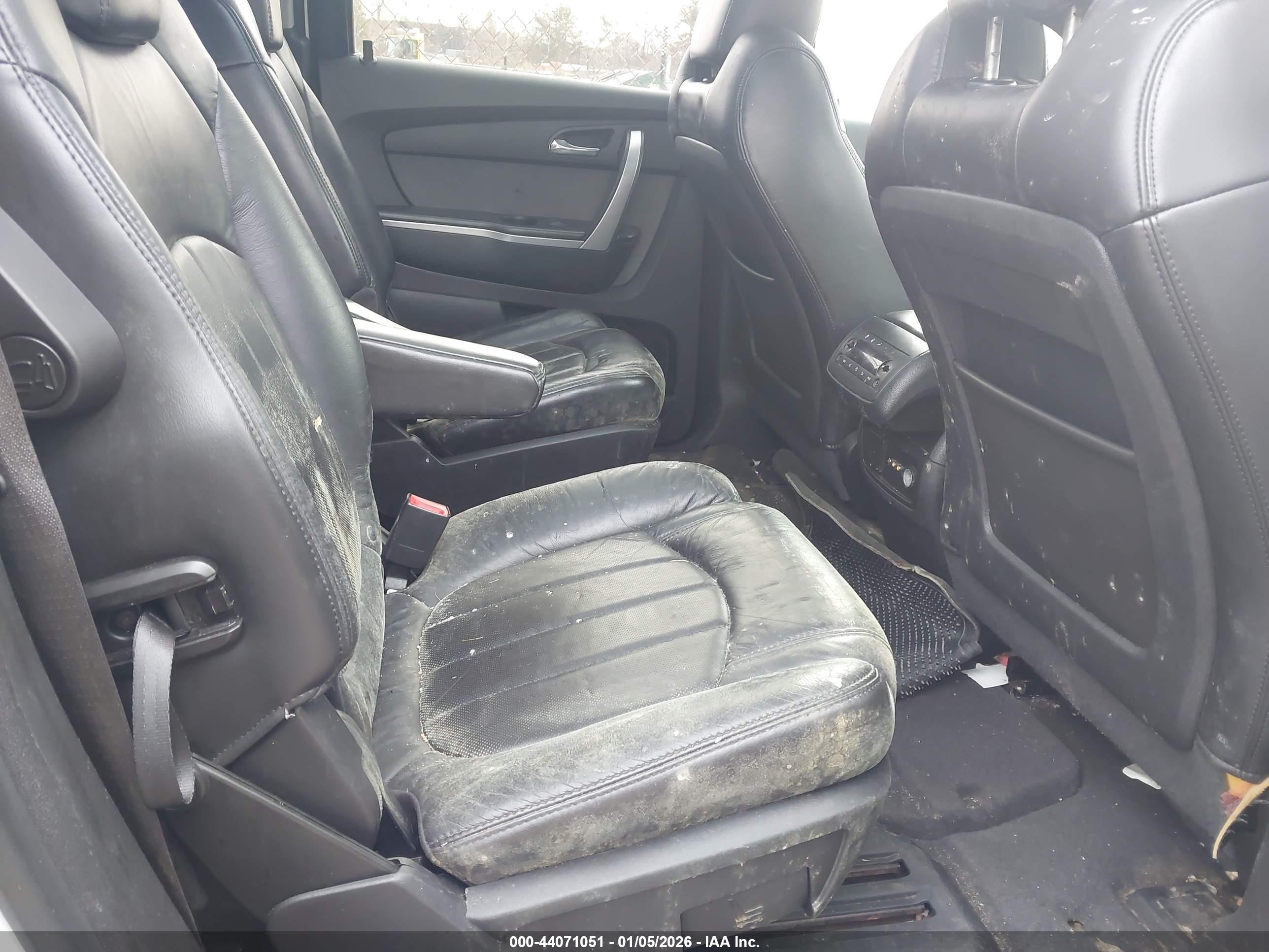 GMC ACADIA image 8