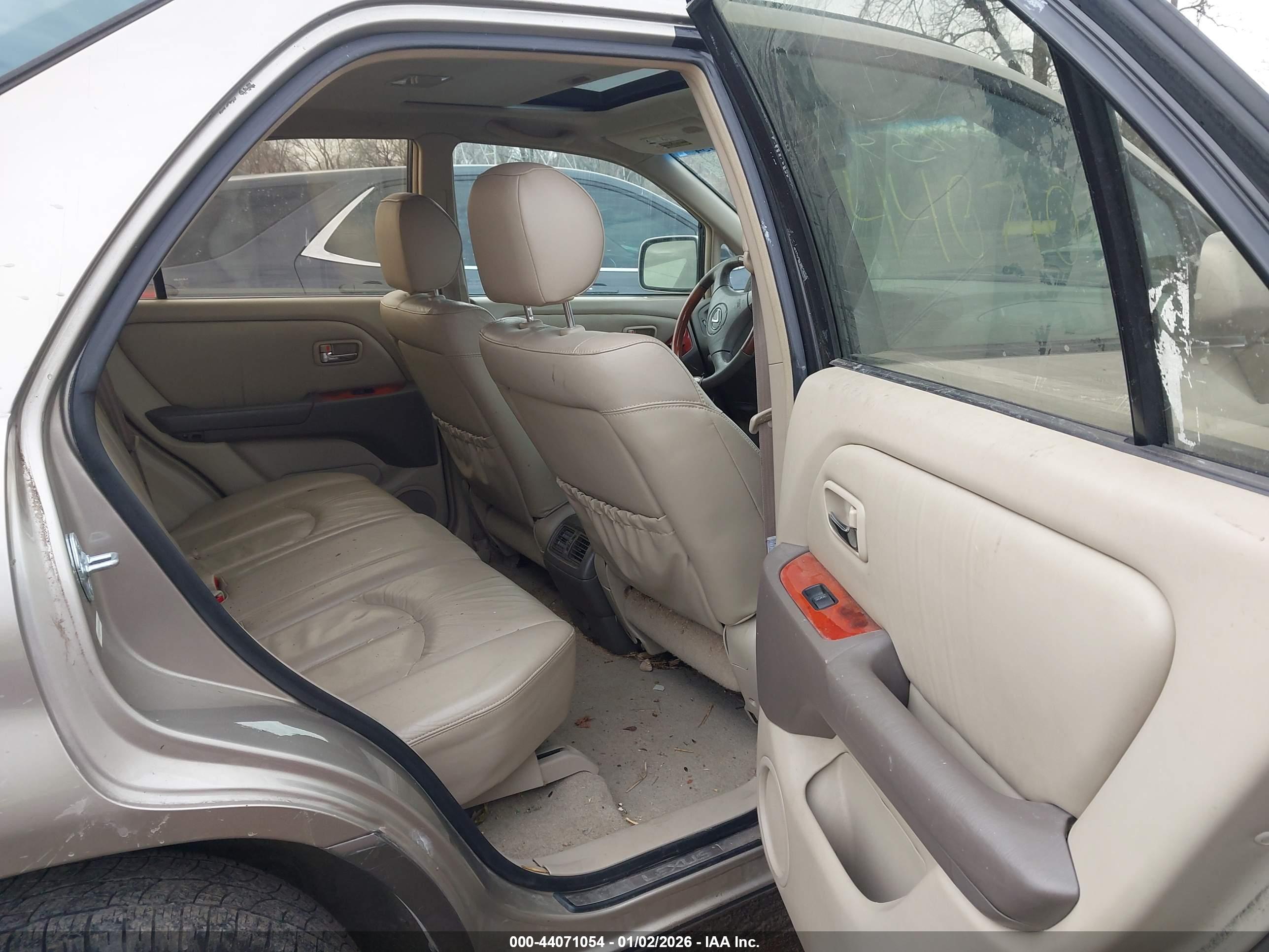 LEXUS RX image 8