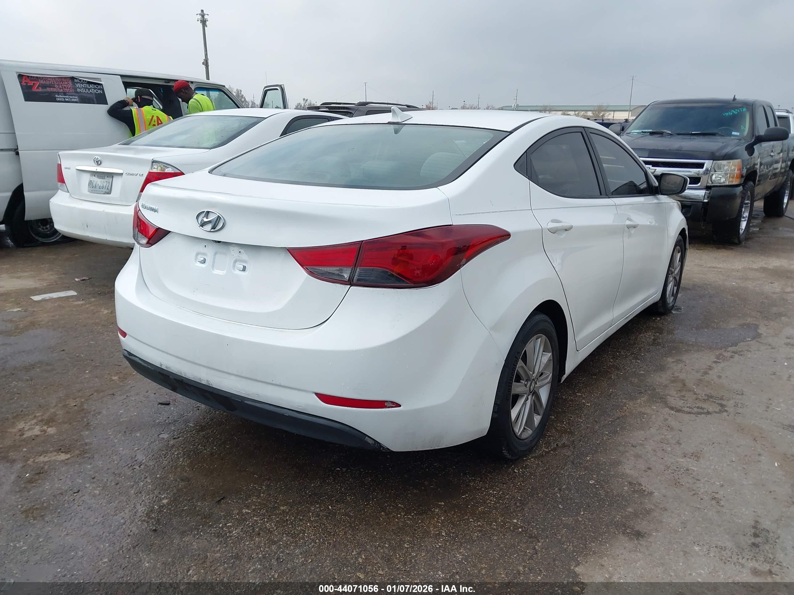 HYUNDAI ELANTRA image 4