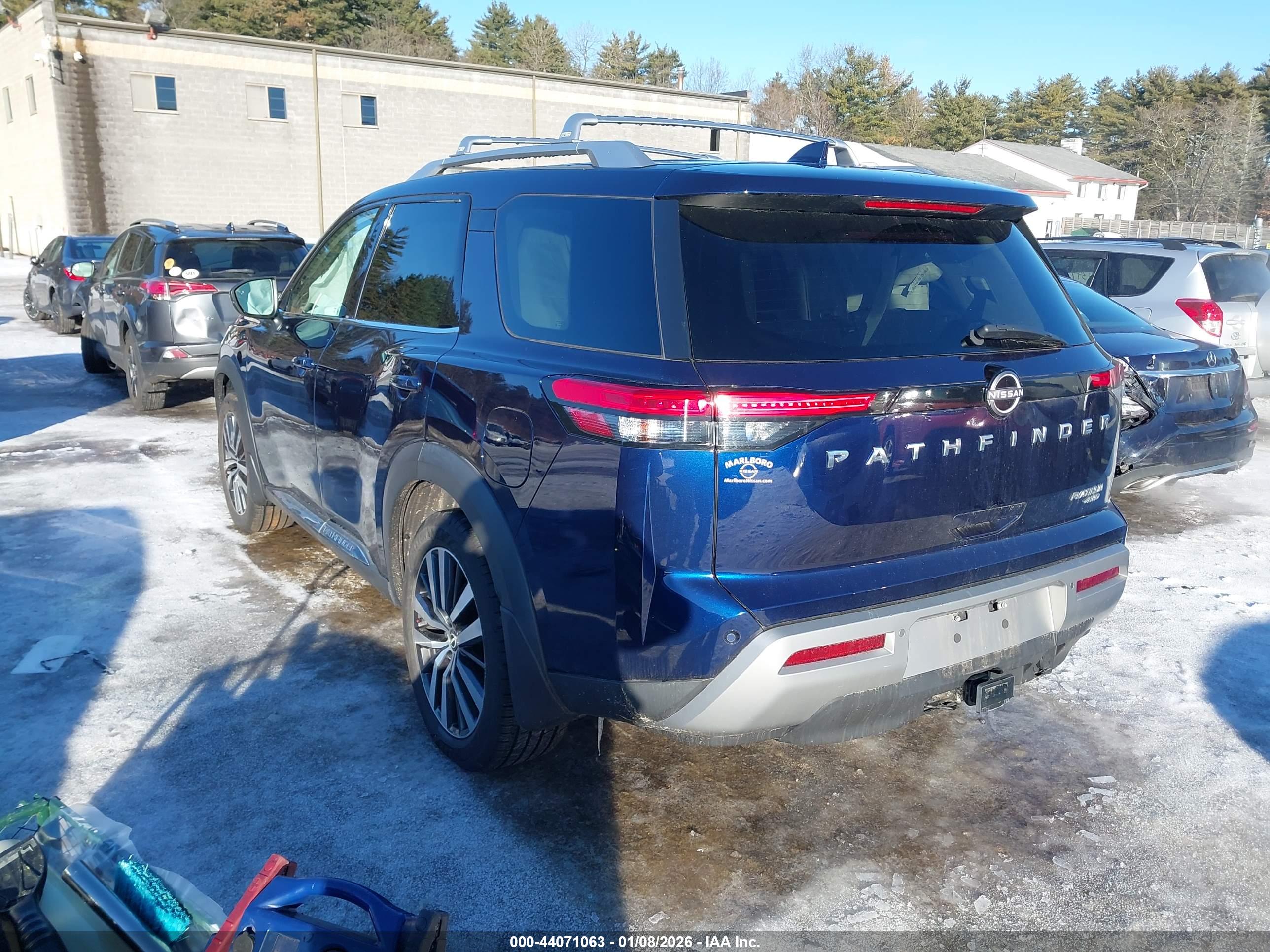 NISSAN PATHFINDER image 3