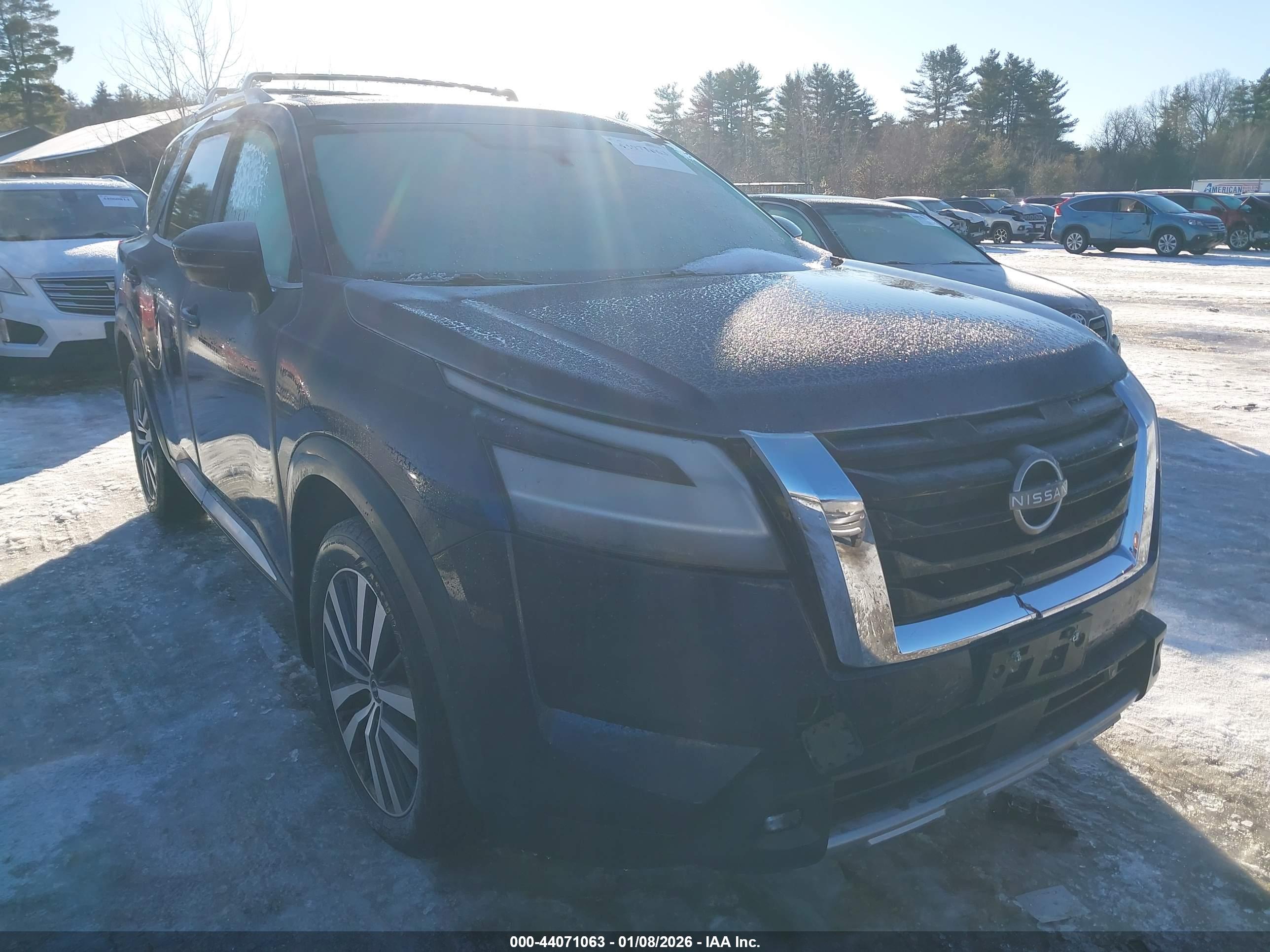 NISSAN PATHFINDER image 6