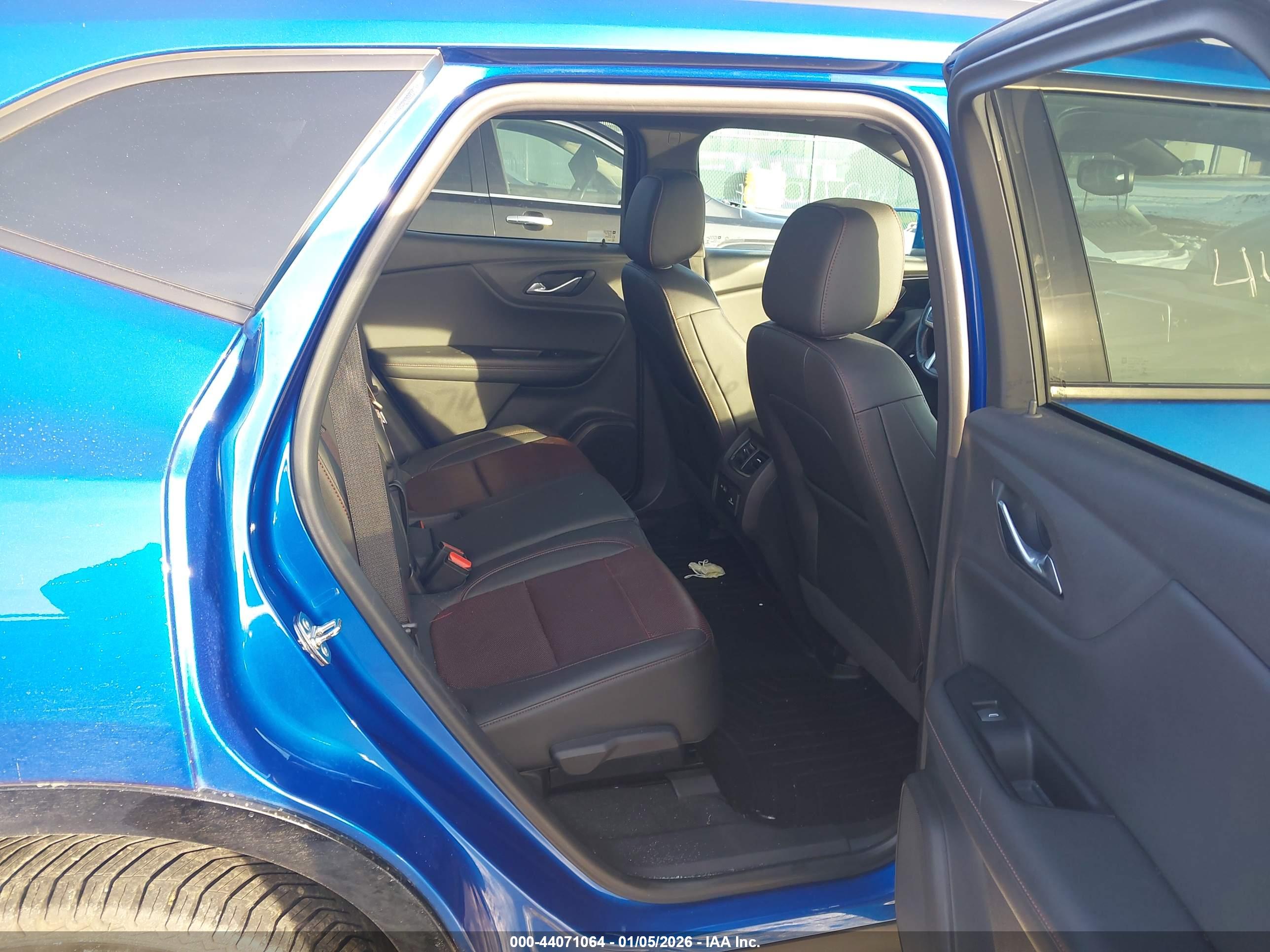 CHEVROLET BLAZER image 8