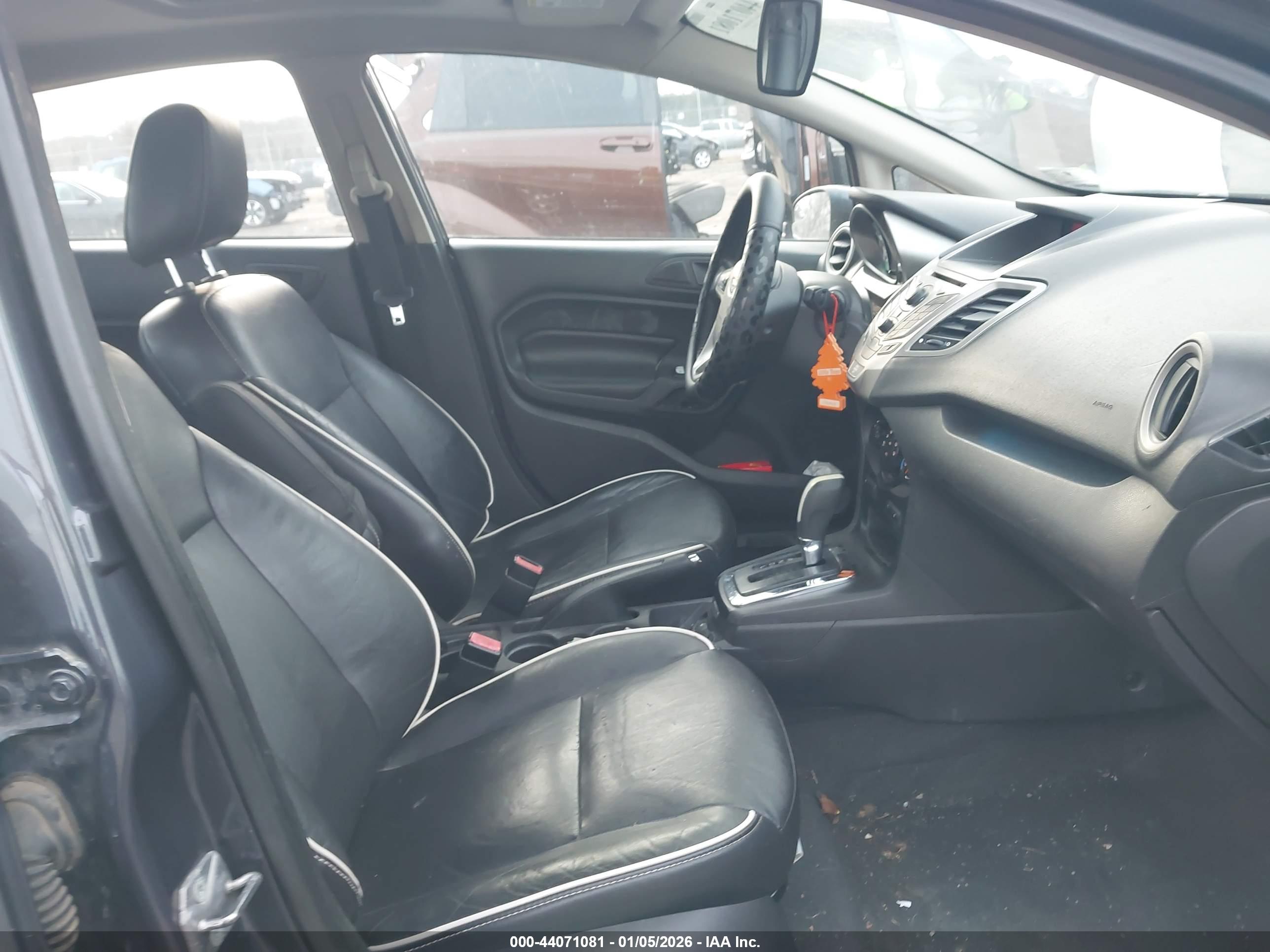 FORD FIESTA image 5