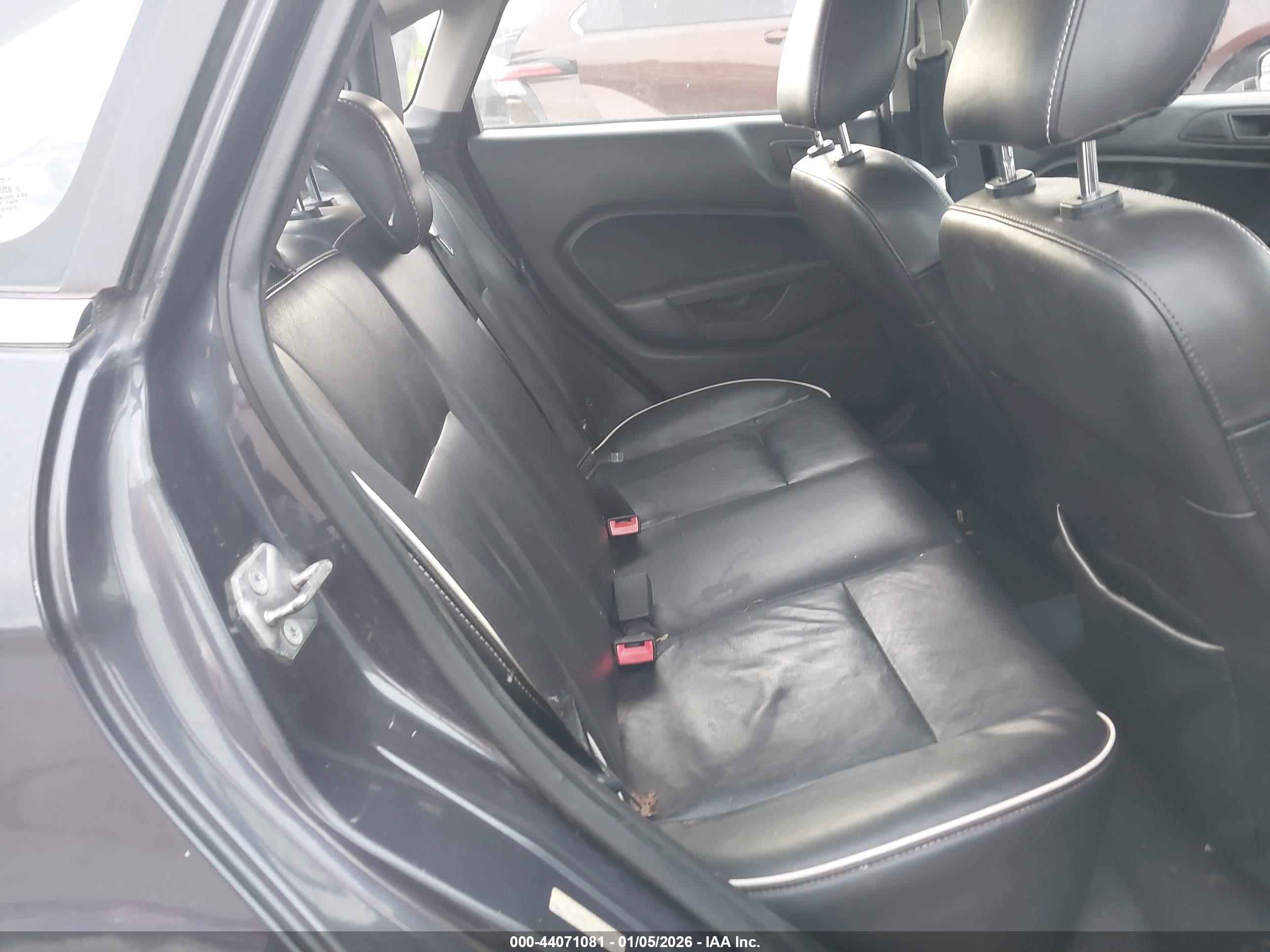 FORD FIESTA image 8