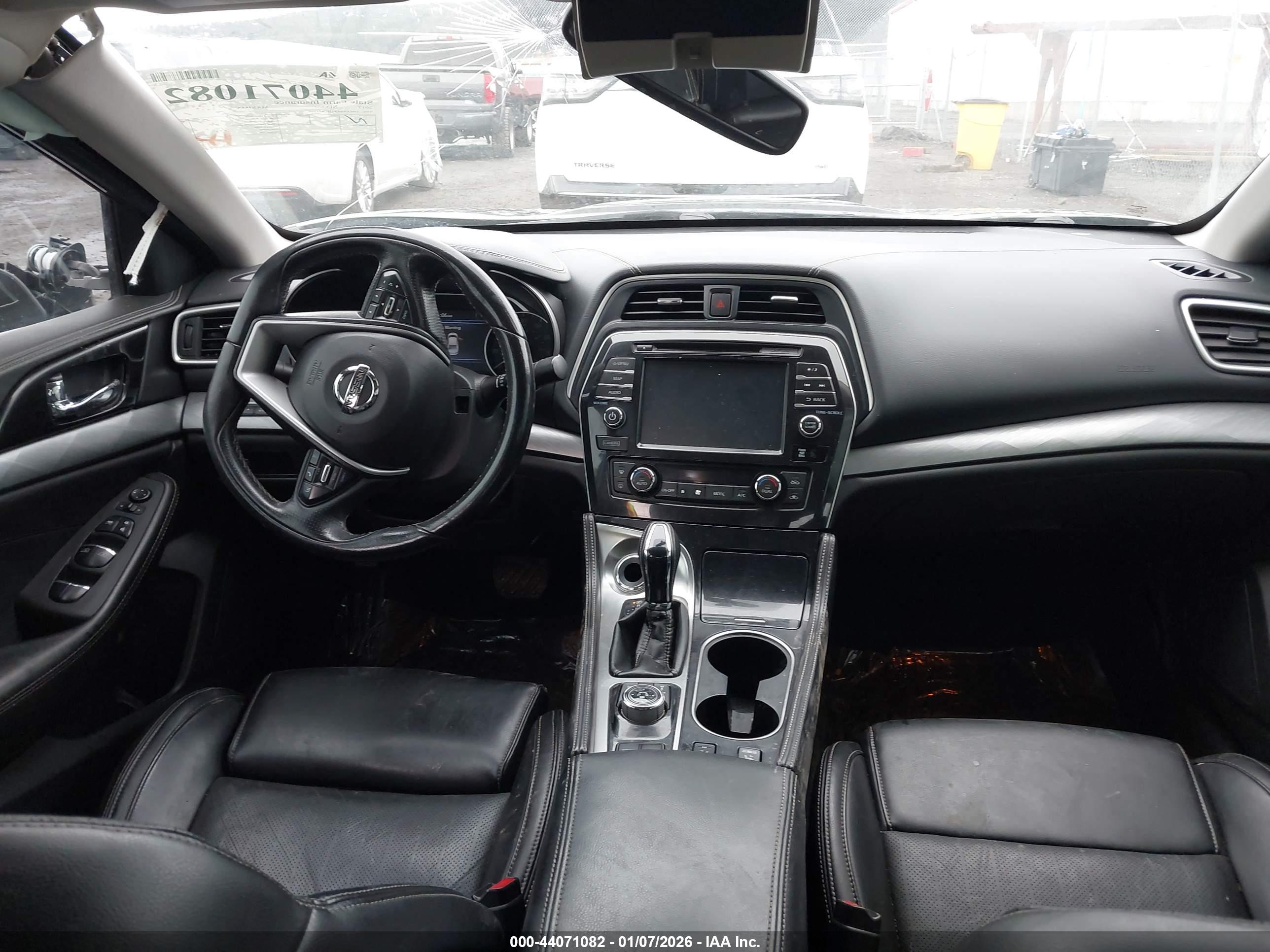 NISSAN MAXIMA image 5