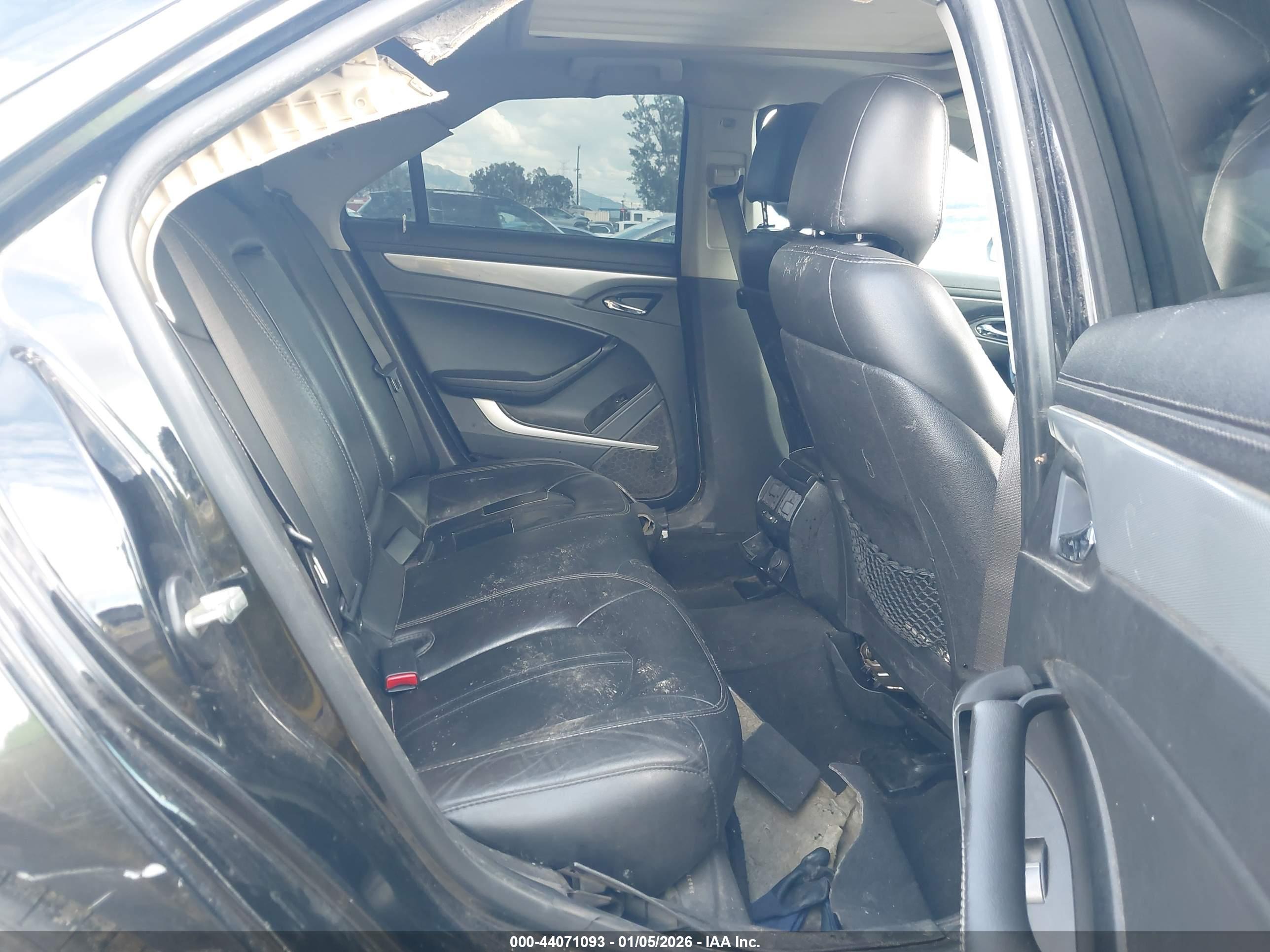 CADILLAC CTS image 8