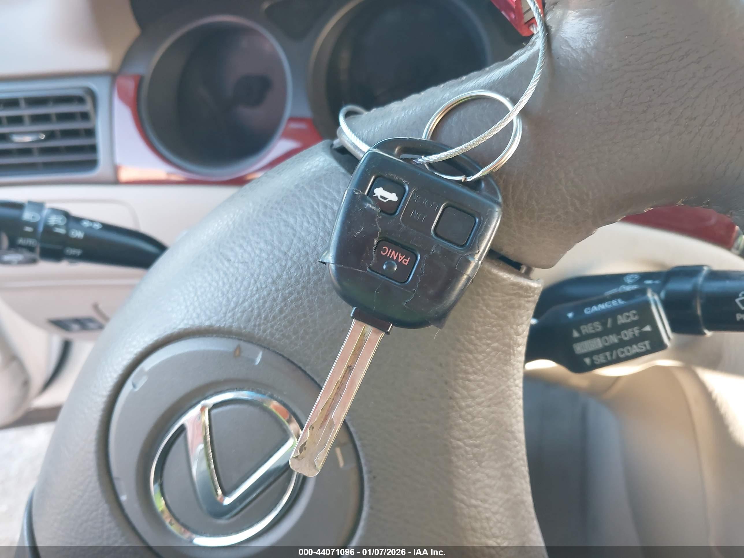LEXUS ES image 11