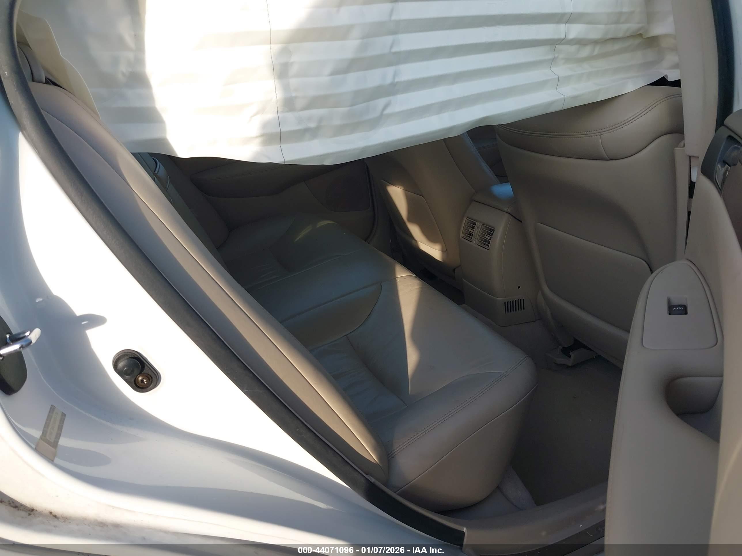 LEXUS ES image 8