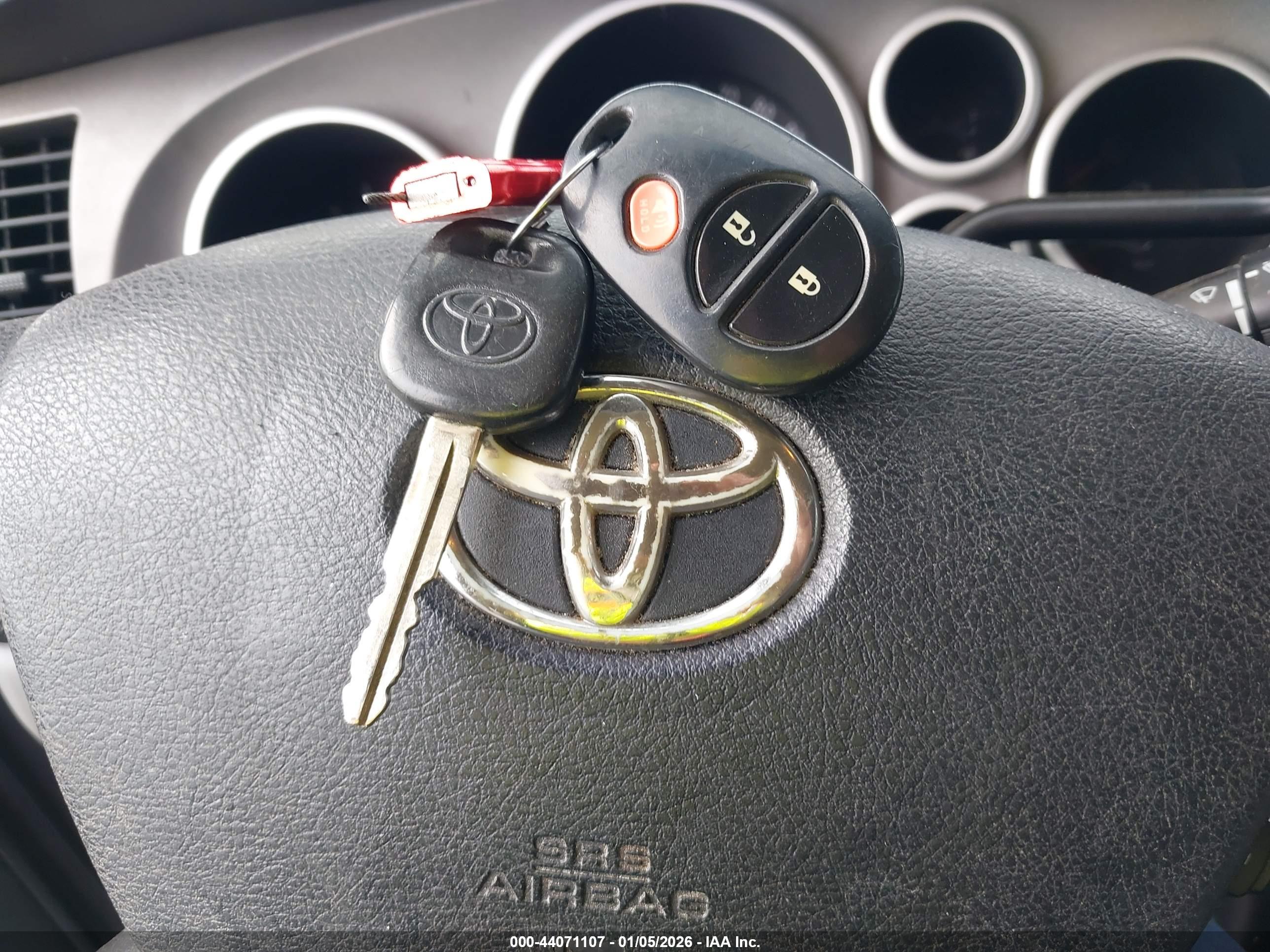TOYOTA TUNDRA image 11