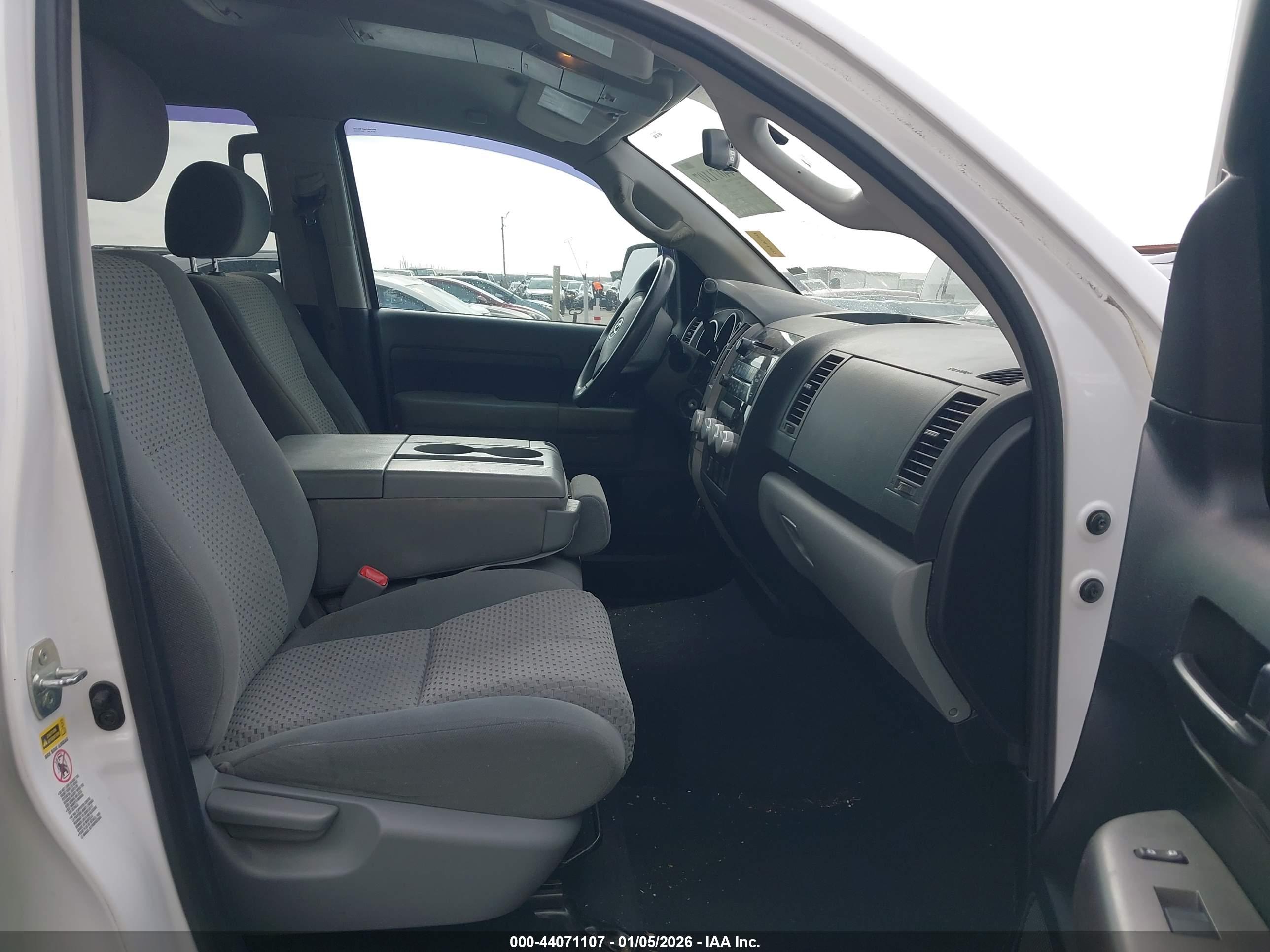 TOYOTA TUNDRA image 5