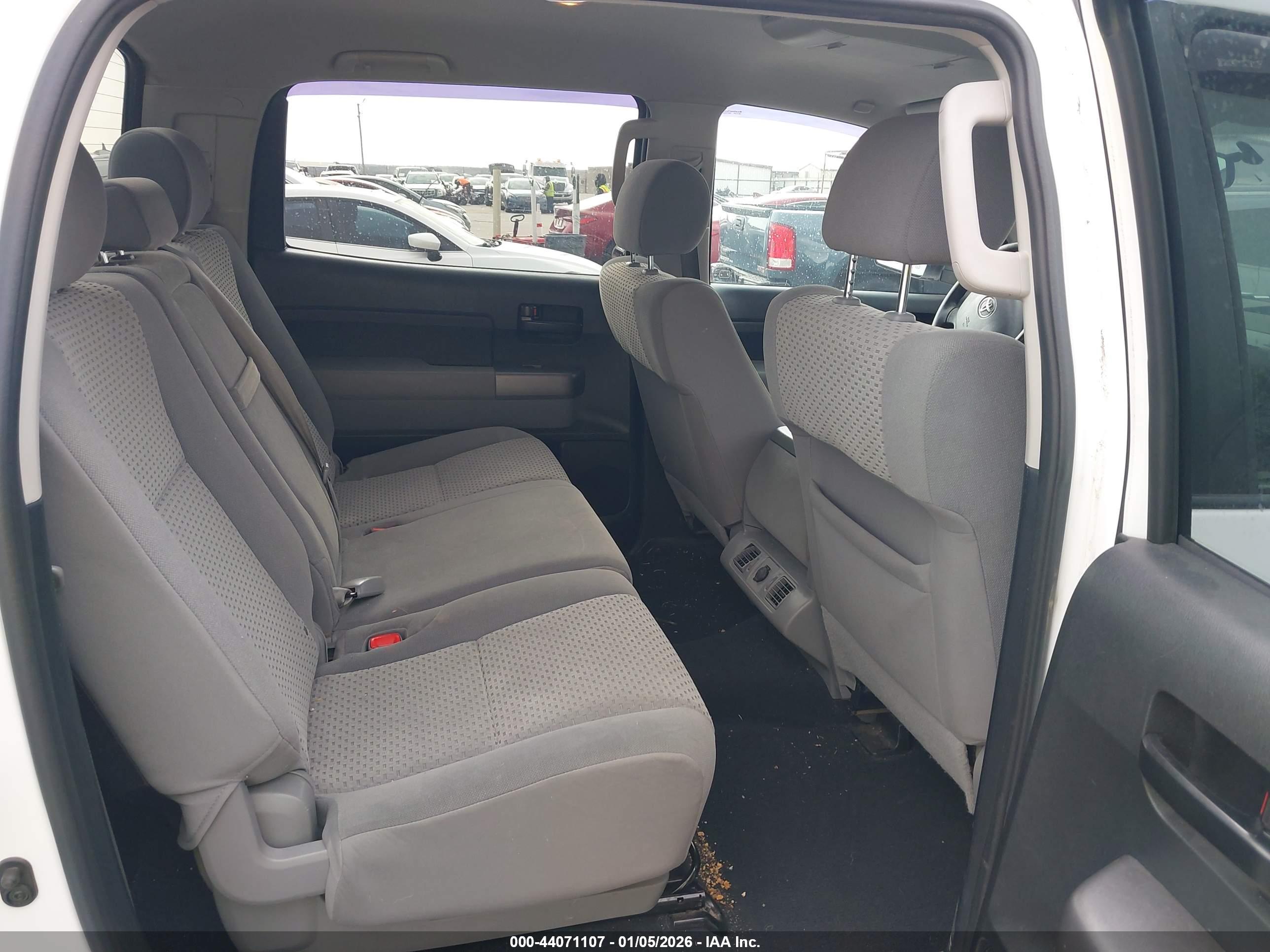 TOYOTA TUNDRA image 8