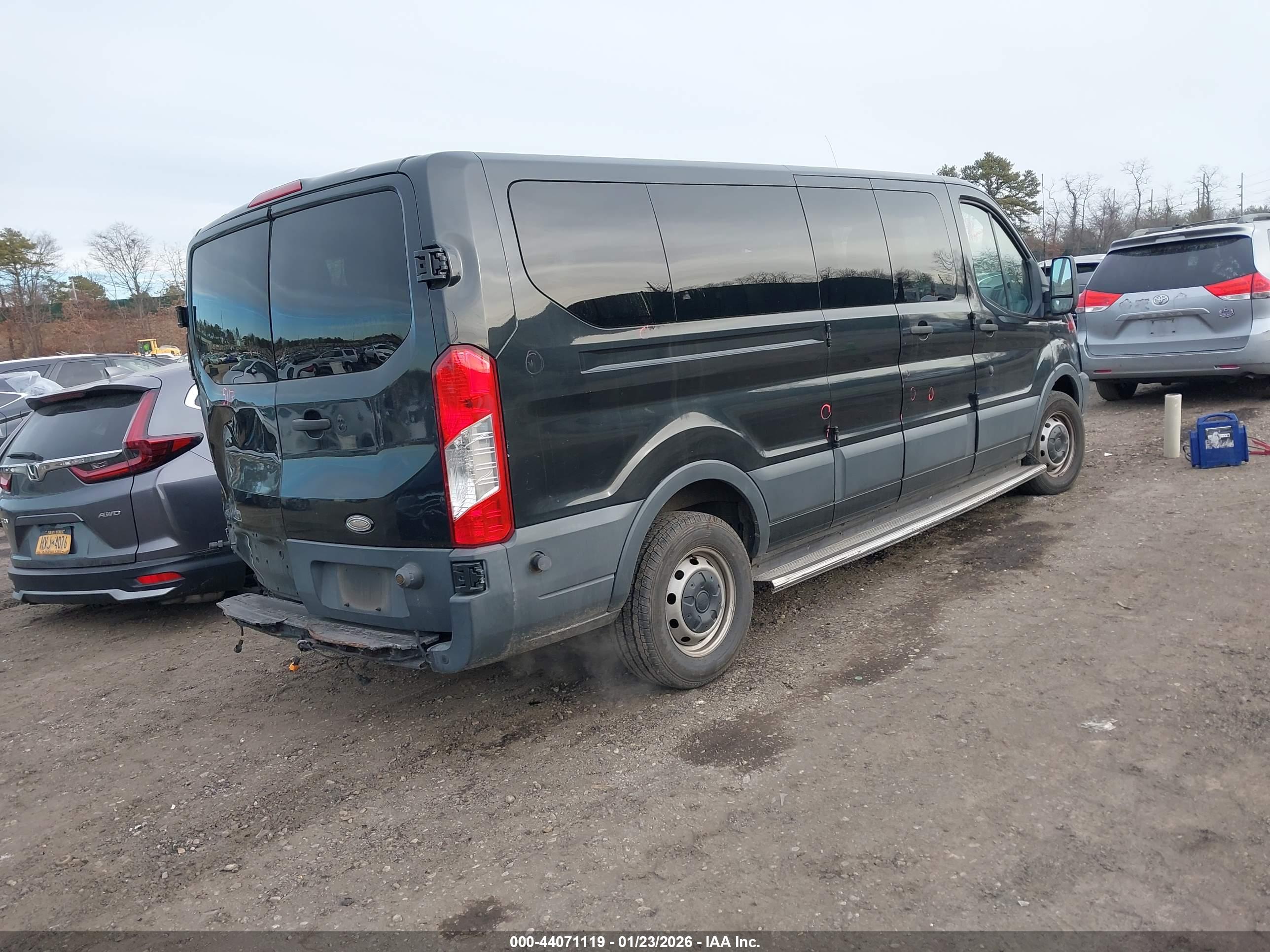 FORD TRANSIT-350 image 4