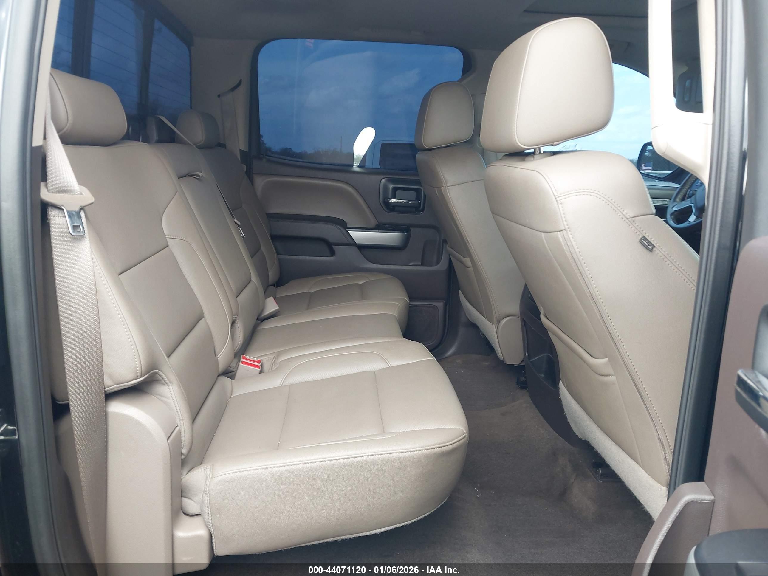 CHEVROLET SILVERADO image 8